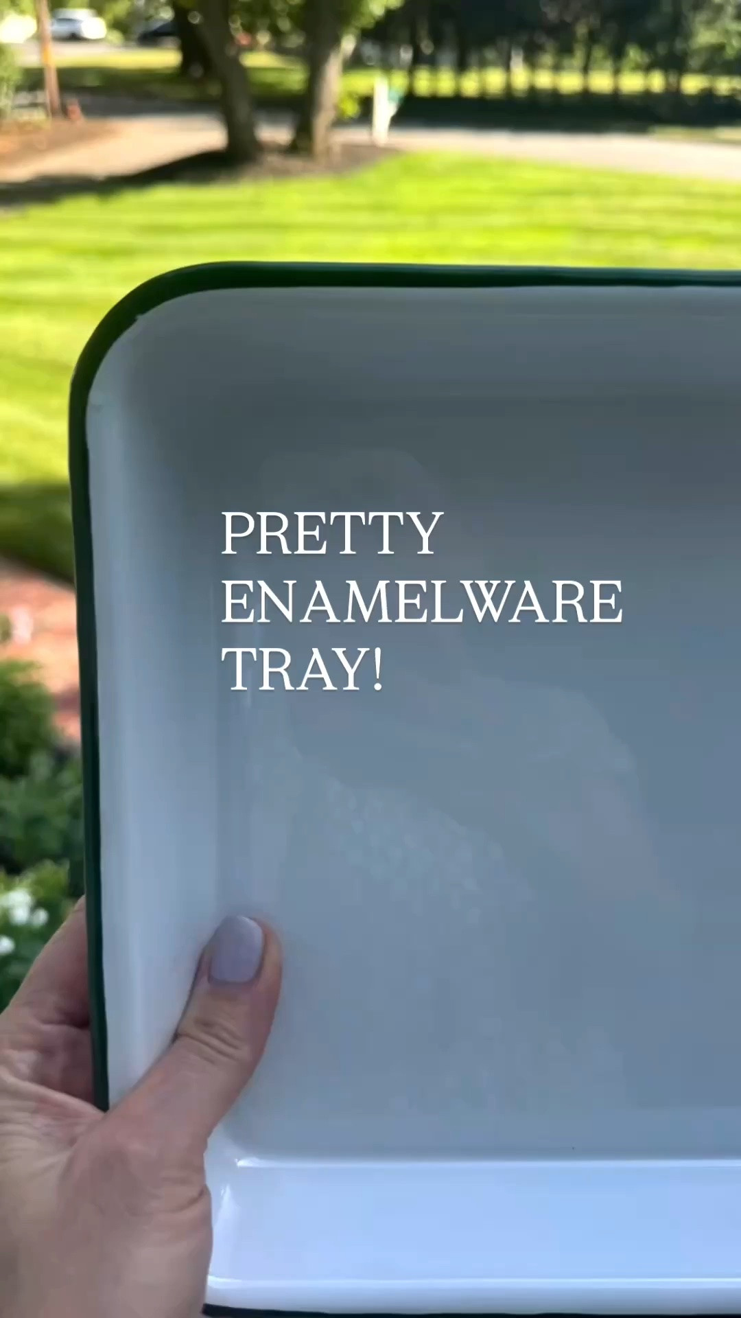 💚Feels vintage—-but not at an antique price point.
💚 This is a great size and comes in other colors. Easy to wipe down and clean!