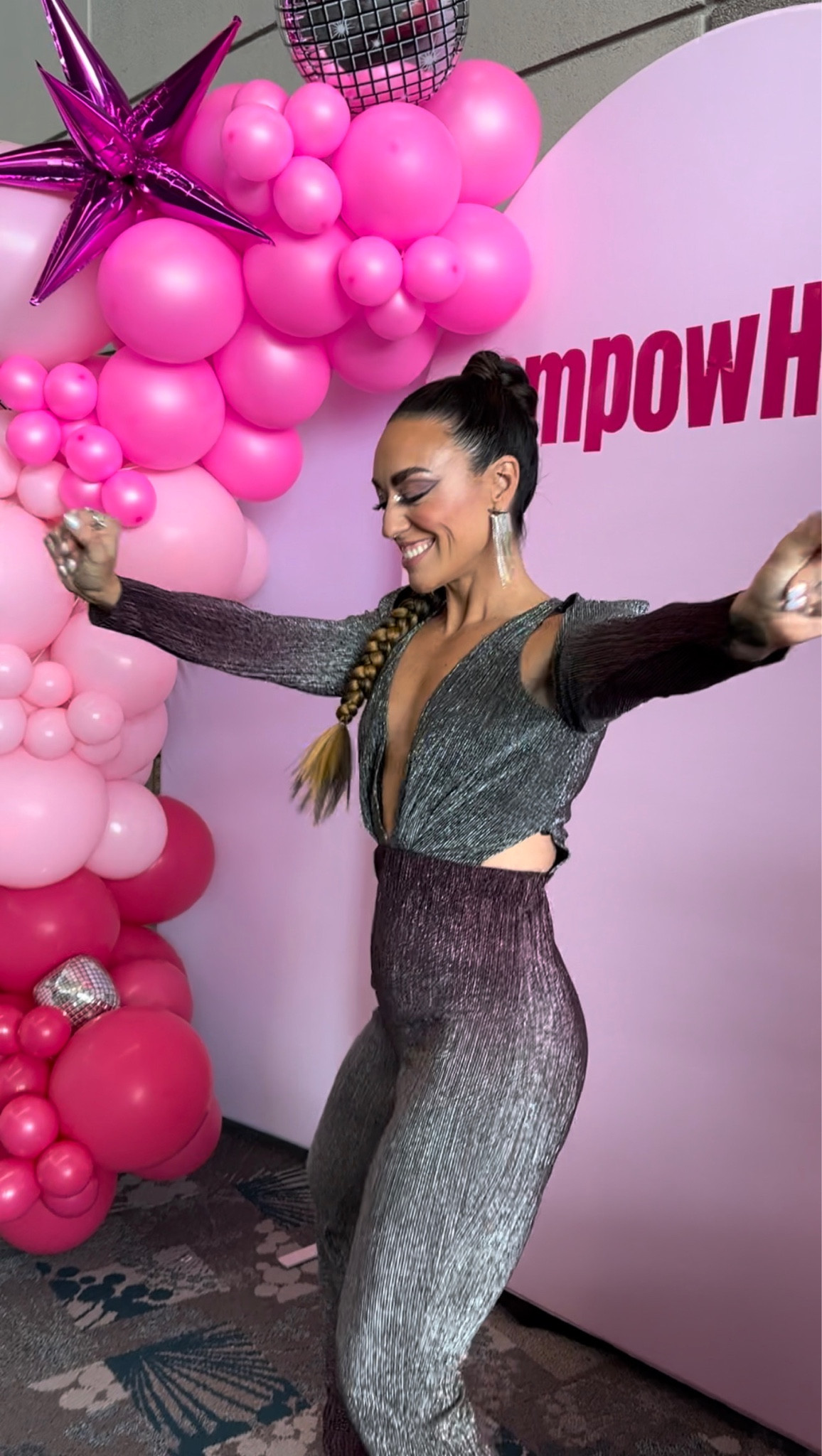 Vibes in this jumpsuit are 💯. 
Wearing a size medium! 