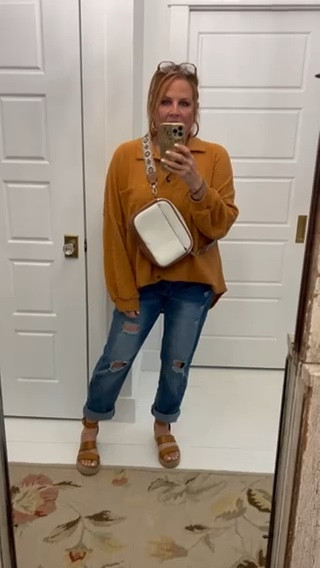 I am obsessed with this shirt for fall! It is so cute and comfy. And I LOVE this color. 

#LTKVideo #LTKover40 #LTKstyletip