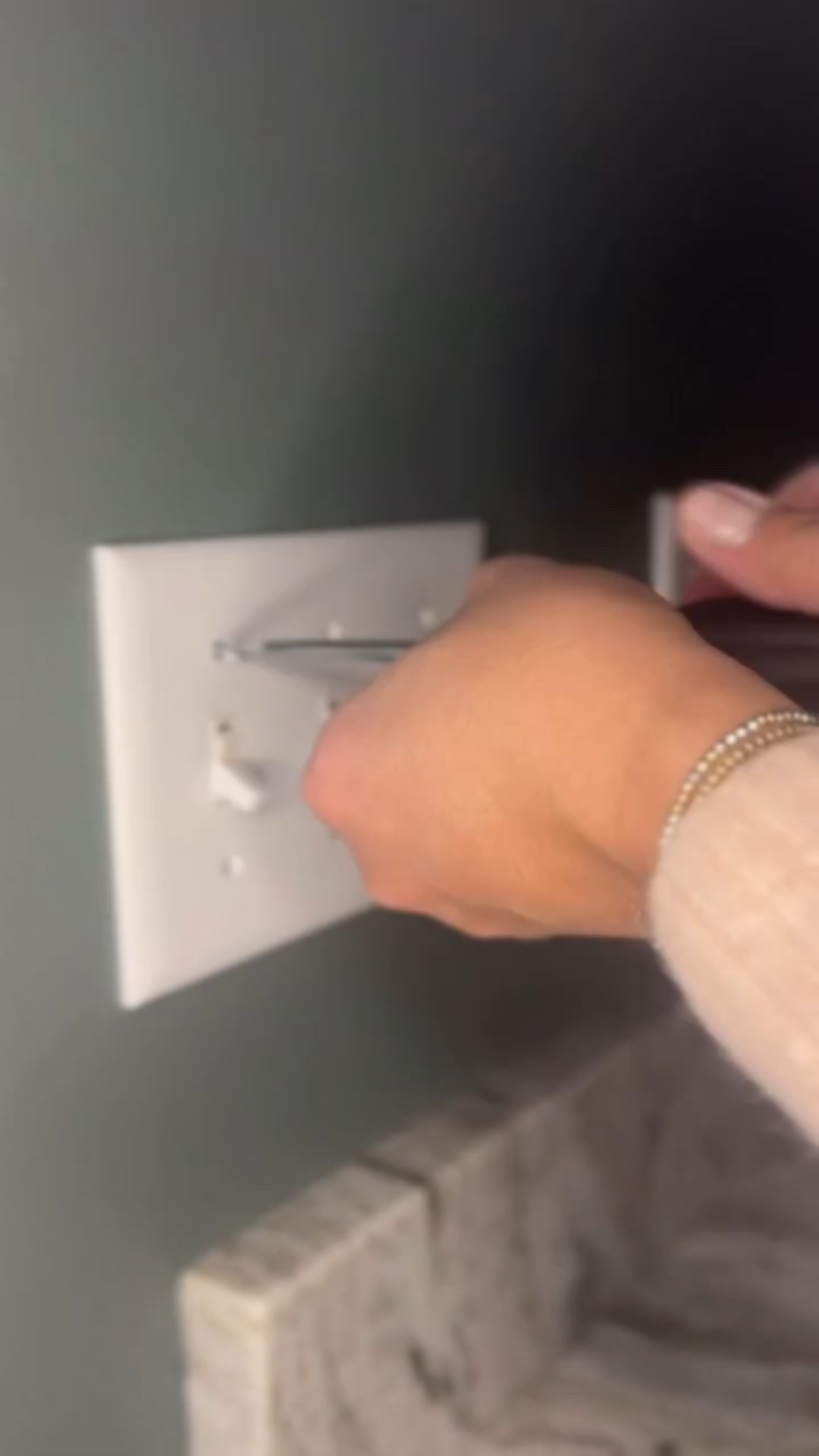 Final details like this wall plate covering our light switches and electrical outlet is everything. It matches perfectly with our hardware and light fixture and instantly elevates the entire space.
It’s one of those things that’s so often overlooked — because “standard” white plates are just that… standard. And we are anything but standard in this house.
Don’t skip the details. They’re what make a space feel finished, thoughtful, and completely you. ✨
#wallplate #amerellefinished #homedecor #interiordesigntips #housetohome