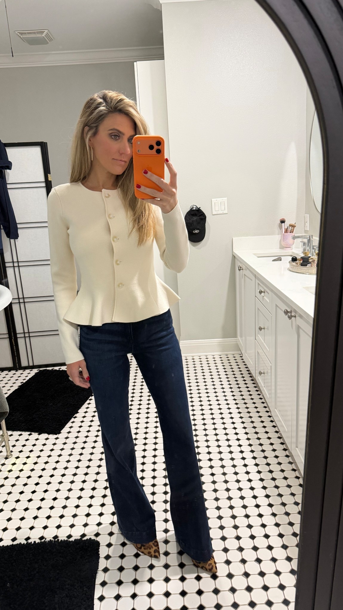 Date night fit. Love these flare jeans. Xs top and 2 jeans #goodamerican #datenight #peplumtop

#LTKSeasonal #LTKootd