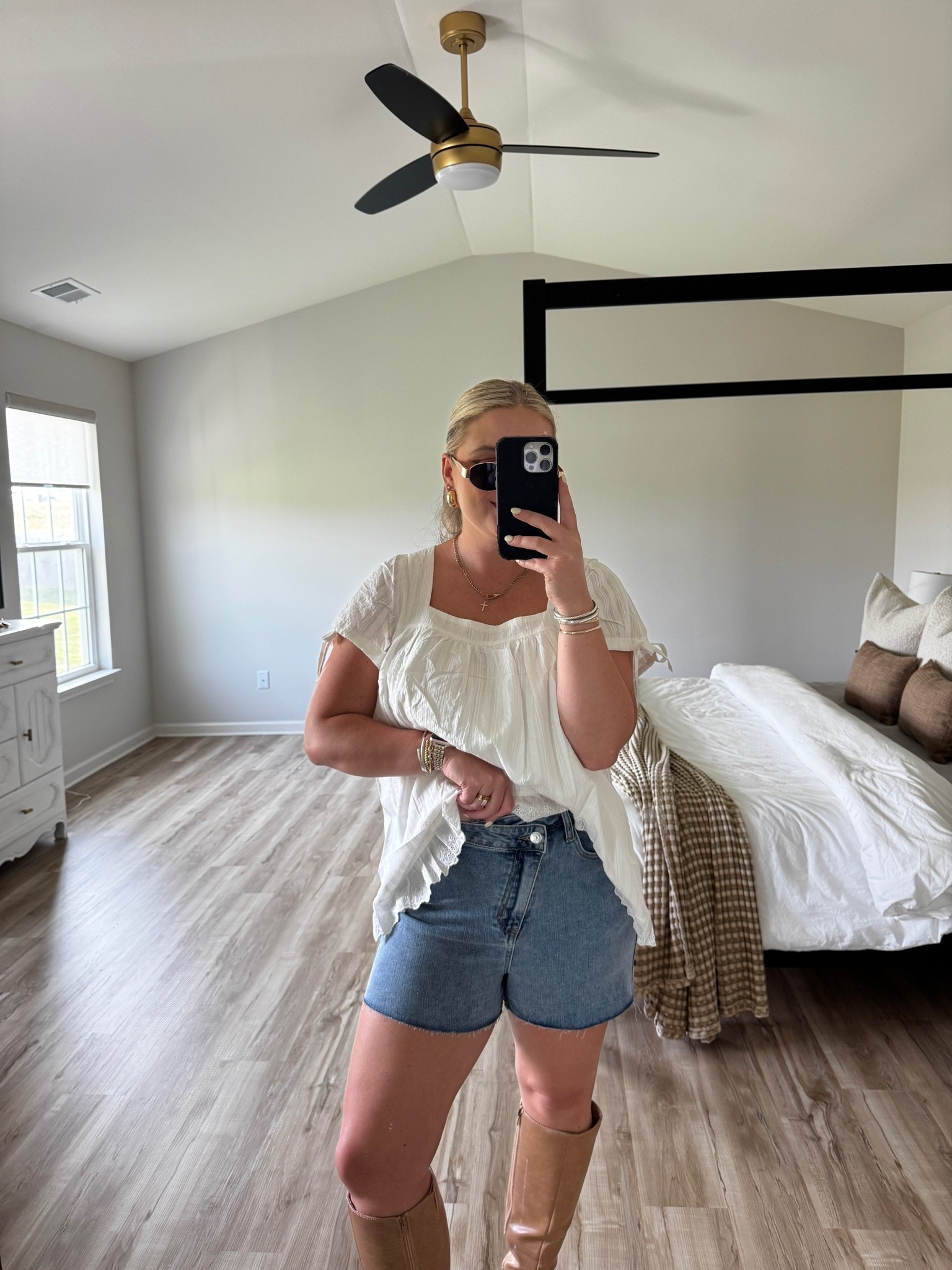 These Amazon denim shorts are sooo stretchy & comfy!! Wearing a medium