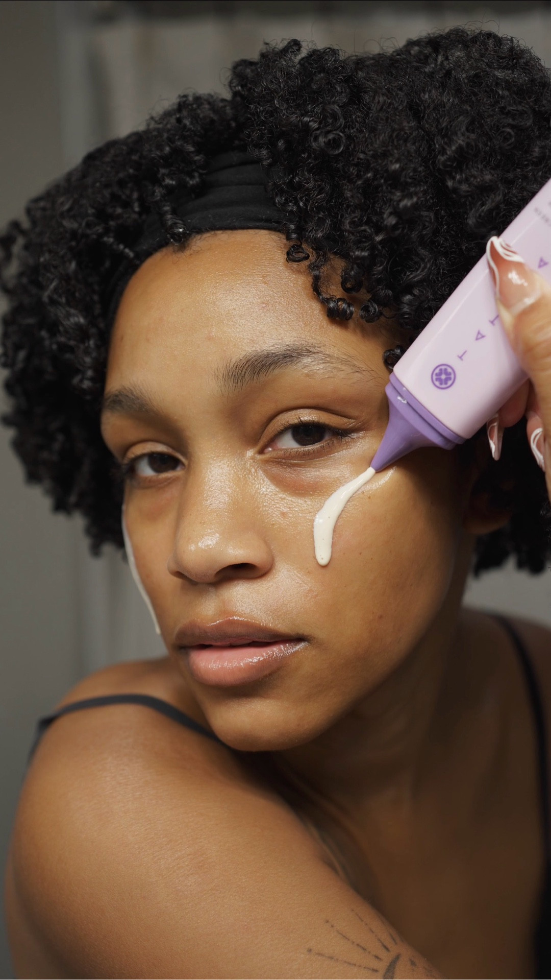 My skin was dry, flaky, and textured so I pulled out all my most hydrating products for a full reset 🧴✨

🌸 Skin type: Normal to dry, easily dehydrated
💦 Focus: Hydration, barrier repair, and glow

Products I used in this routine:
	•	La Roche-Posay Hydrating Gentle Cleanser (gentle cleanse)
	•	Dermalogica Daily Micro Exfoliant (smooth + polish)
	•	Tatcha The Essence (deep hydration)
	•	Drunk Elephant B-Hydra Serum (lightweight hydration boost)
	•	Youth to the People Superberry Dream Oil (locks in glow)
	•	Farmacy Honey Halo Moisturizer (rich ceramide cream for barrier support)
	•	Kiehl’s Creamy Avocado Eye Cream (under-eye moisture)
	•	Tatcha Kiss You Lip Mask (overnight lip hydration)
	•	Tatcha Silk Sunscreen SPF 50 (smooth finish & protection)
	•	Rodan + Fields Lash Boost Serum (lash conditioning treatment 👀)

Linked everything here so you can shop or save for your next hydration reset 🤍  #HydratingSkincare #DrySkinRoutine 

#LTKBeauty #LTKFindsUnder100