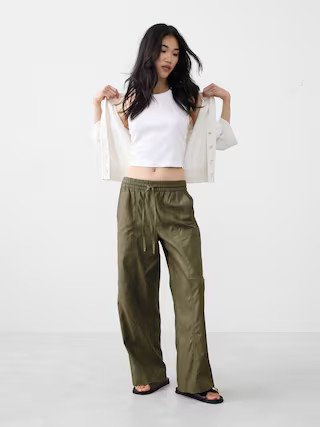 Wide-Leg Mid-Rise Cargo Pull-On Pant | Banana Republic Factory