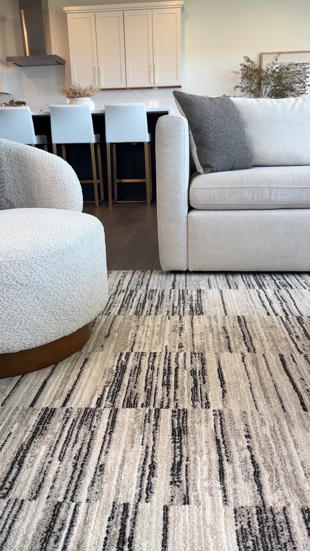 The perfect neutral rug for an easy and affordable spring living room refresh! @wayfair #AD #WayfairPartner #Wayfair