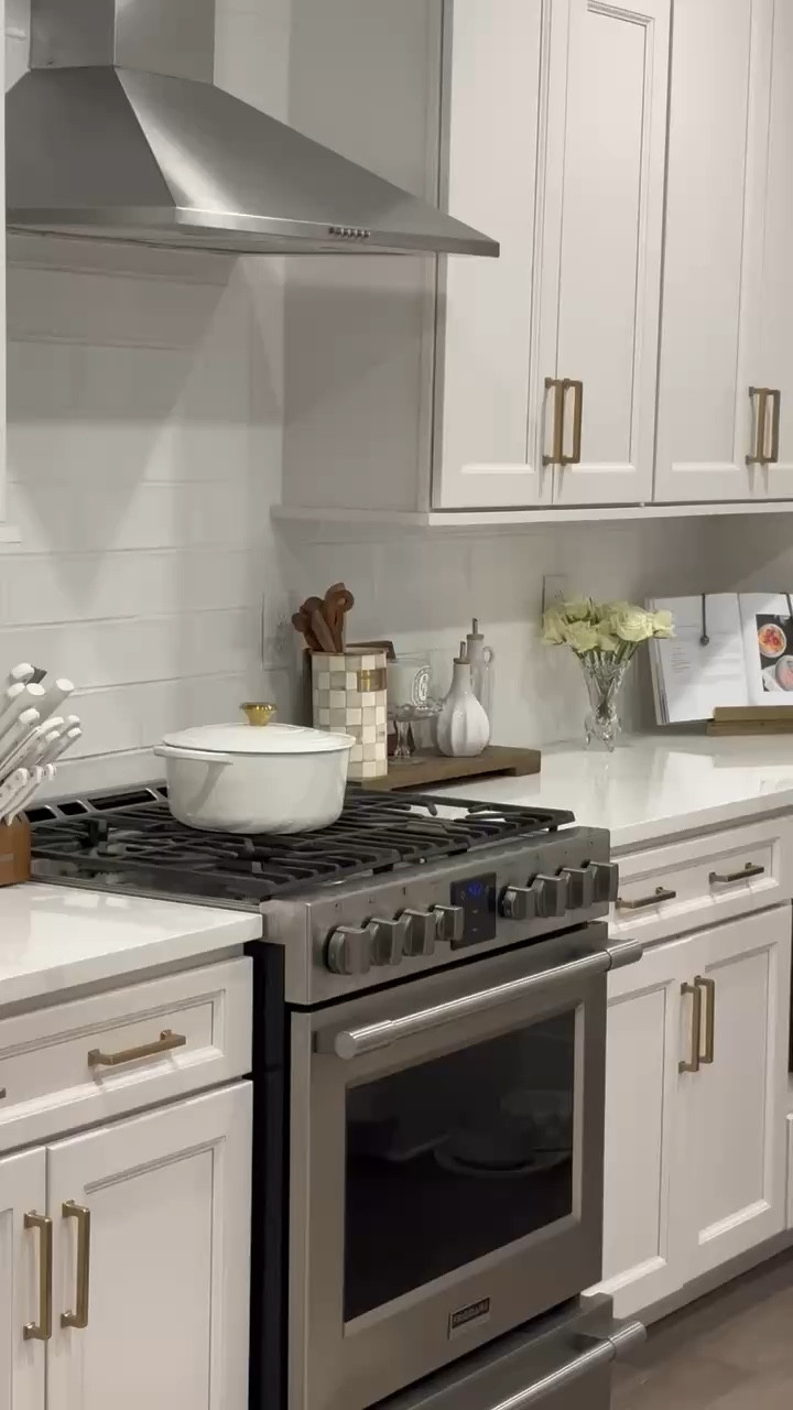 Cutest cookbook holder in the kitchen 🤍



Cooking, baking, recipes, foodie, home decor, sidneymarieduke

#LTKHome