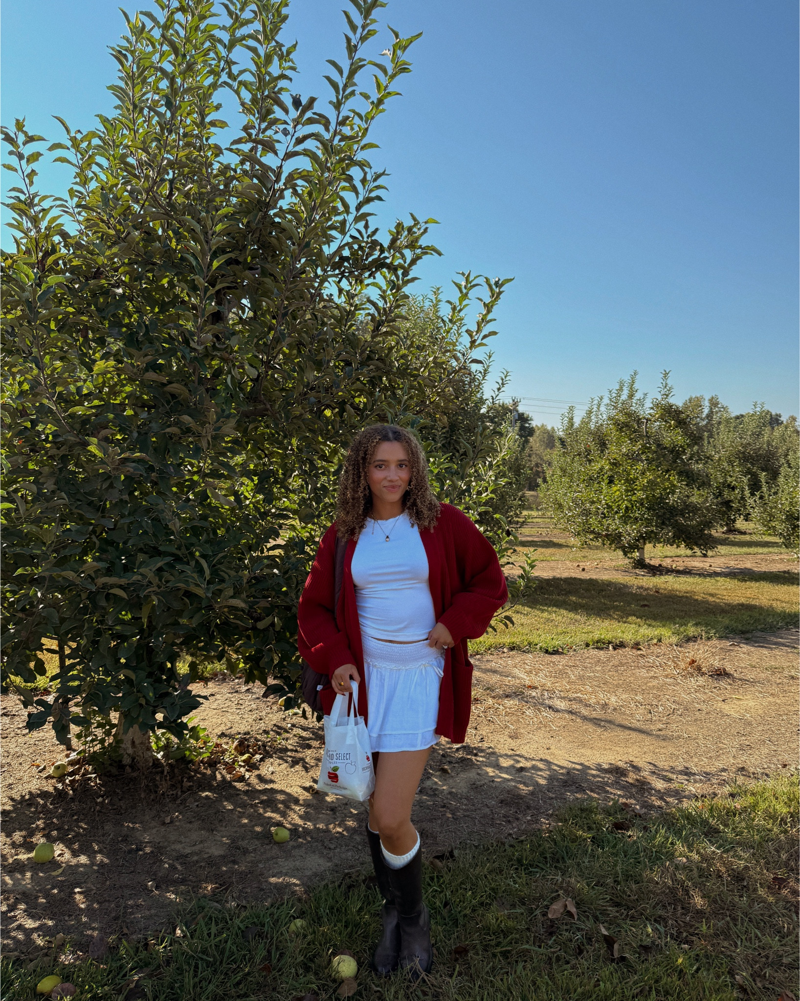 Cutest apple picking outfit or just a cute outfit for fall! Summer to fall transition outfit too if it’s still warm! Wearing a M in everything!

#LTKSeasonal #LTKFindsUnder50 #LTKPetite