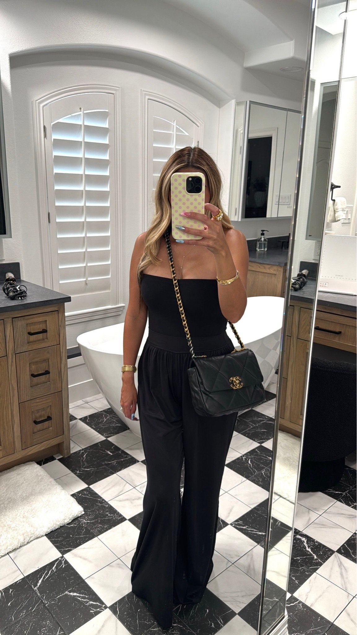 Perfect outfit for a day movie date with the family🖤 The joggers are so cozy!

#LTKdayinmylife #LTKgrwm #LTKSeasonal