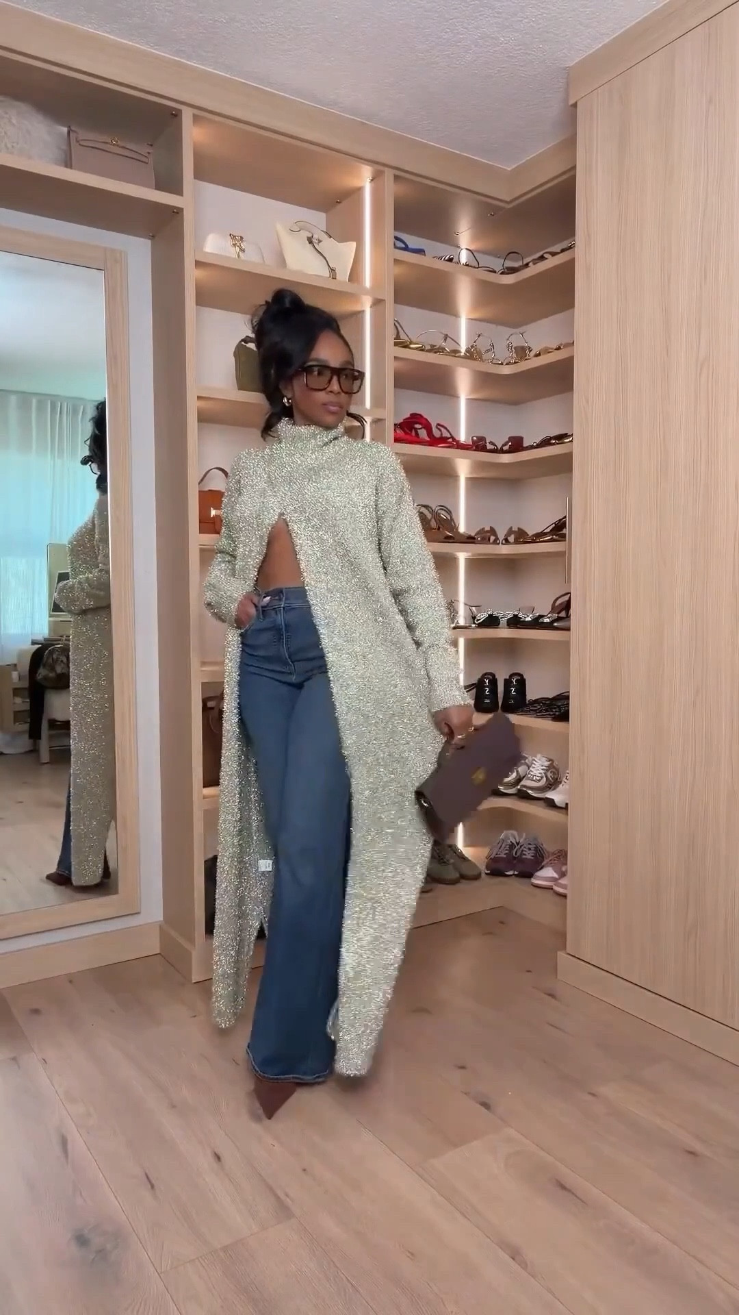 ✨ Cozy Layers, Elevated Denim — A statement longline cardigan layered over a sleek crop top and classic blue jeans creates that effortless, cool-girl balance of cozy and polished. The texture adds interest while the clean denim keeps it timeless and wearable.

Perfect for casual days, brunch plans, coffee runs, travel days, and relaxed evenings out.

Tap to get details and shop every piece linked.

📏 Sizing:
Cardigan: Small  
Top: Small  
Jeans: 27 Long  
Shoes: True to size  
Measurements: 5'4" · 138 lbs · 34D · 27” waist · 40” hips

Layered cardigan outfit, elevated casual denim look, long cardigan styling, everyday chic outfit, cozy neutral layers, modern casual fashion.

Follow me on Instagram and YouTube @kirasfashionfinds




#LTKootd