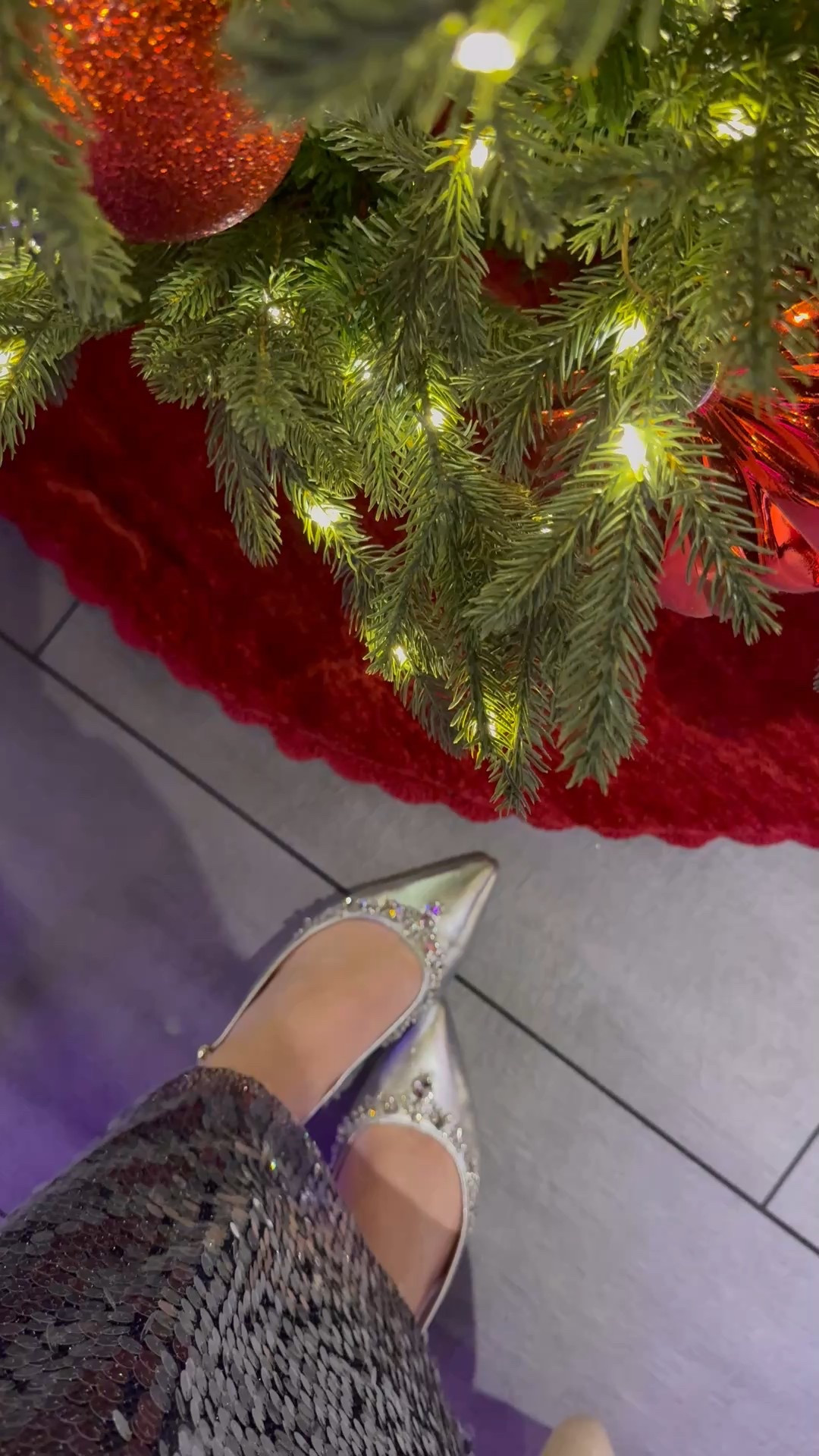 Silver holiday kitten heels

#LTKCyberWeek #LTKootd #LTKHoliday