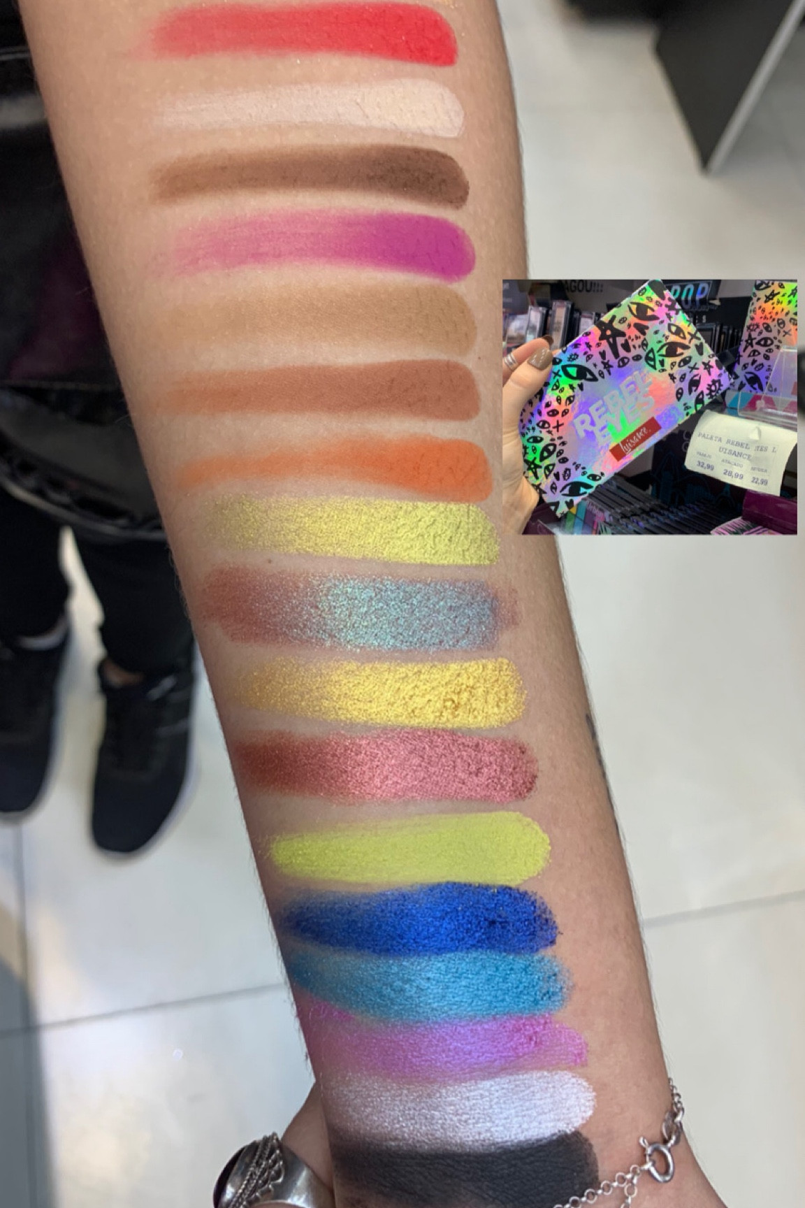 Swatch da Rebel Eyes da Luisance. Paleta baratinha que tem uma pigmentação incrível! Foto antiga, achei e quis postar para vocês conhecerem 💖

#LTKbrasil #LTKbeauty
