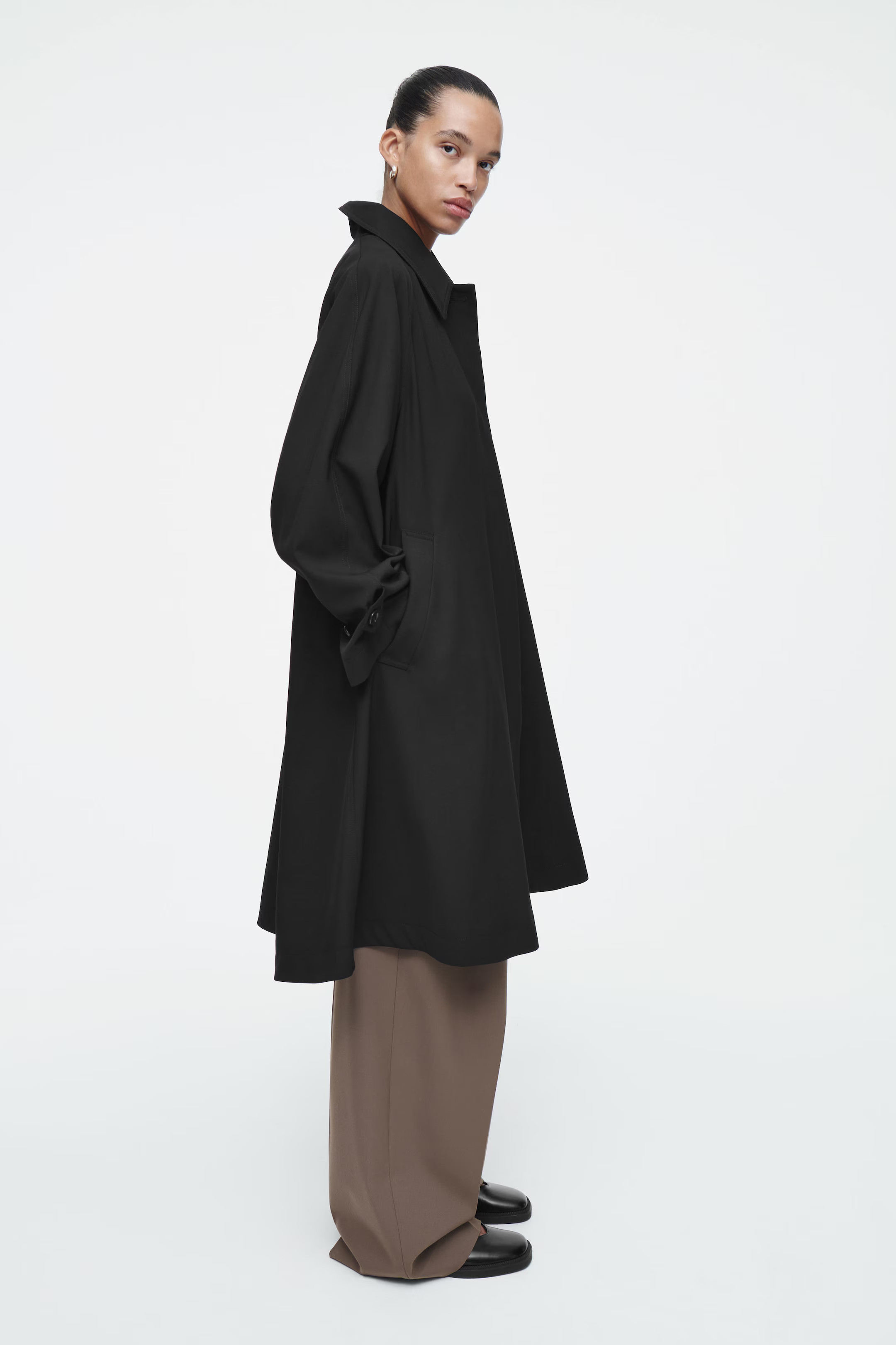 VOLUMINOUS SWING TRENCH COAT - BLACK | COS (AU)