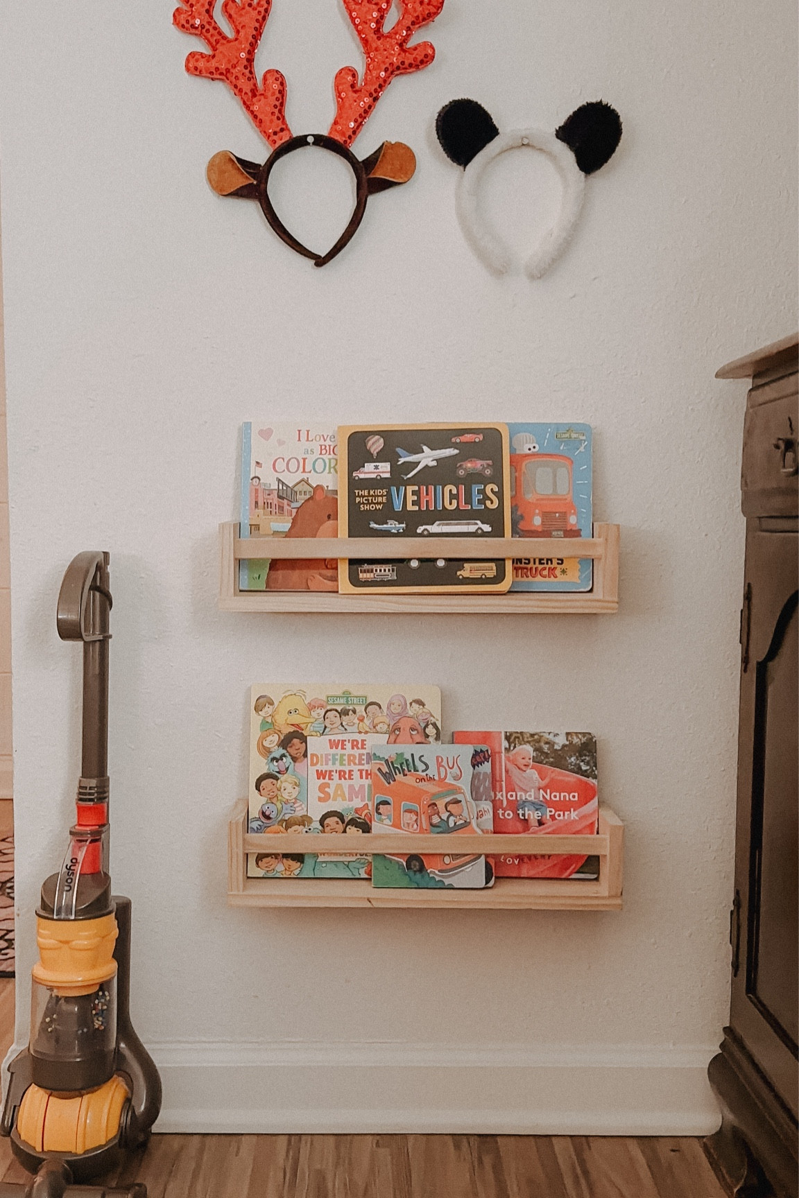 Toddler twin boys weekly bookshelf rotation - city theme

#LTKkids #LTKhome #LTKbaby