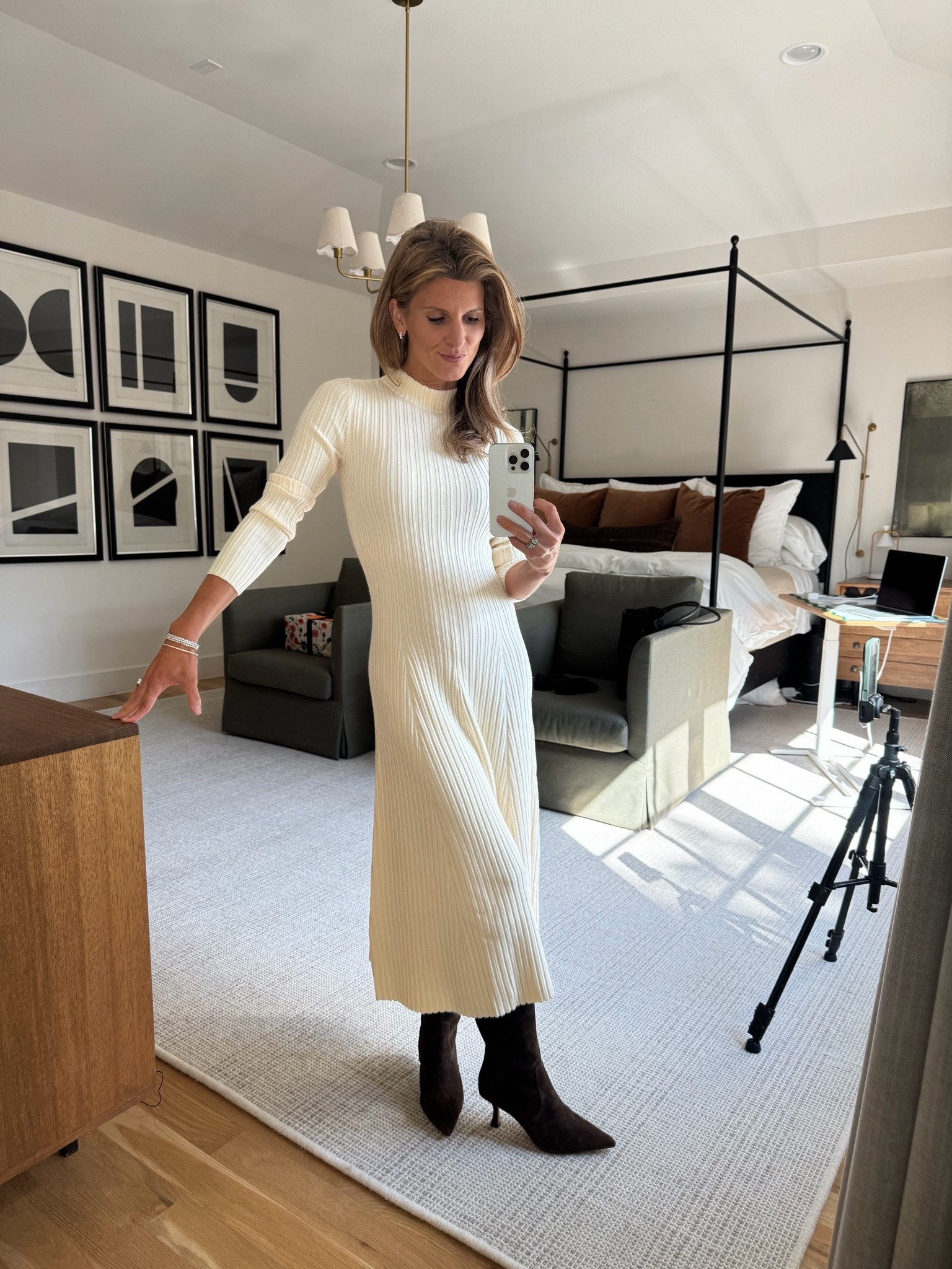 Maxi sweater dress available in the Tuckernuck friends and family sale is so good. I’m wearing an extra extra small. ￼