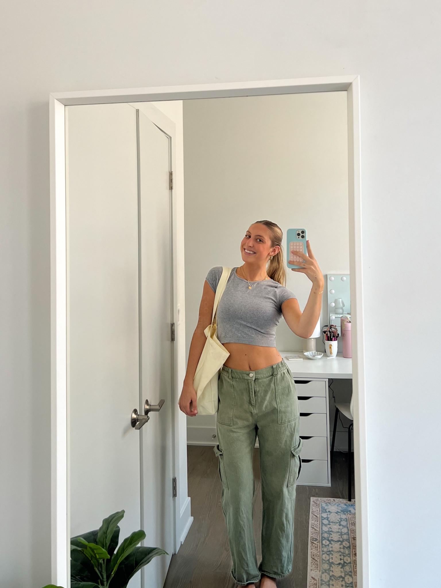 post work fit 🌿
top: xs/s
bottoms: 4