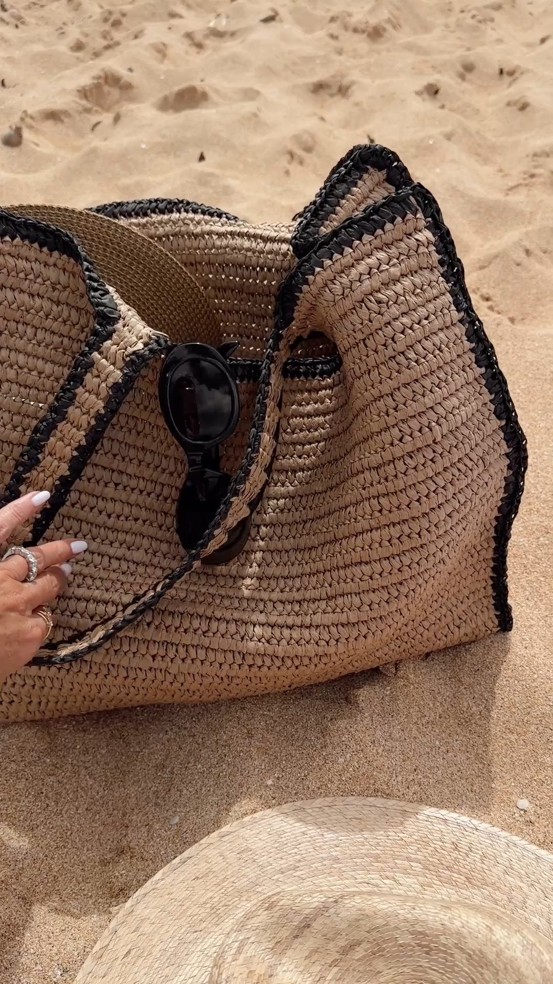 Absolutely love this tote bag from Target! Looks expensive but it’s not as well as these sunnies from Amazon. #stylinbyaylin #aylin #totebag

#LTKTravel #LTKSeasonal