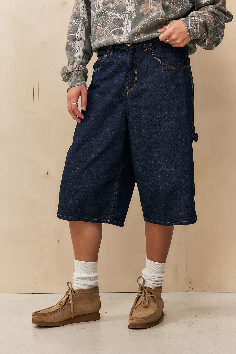 BDG Astrid Longline Dark Rinse Jorts | Urban Outfitters (EU)