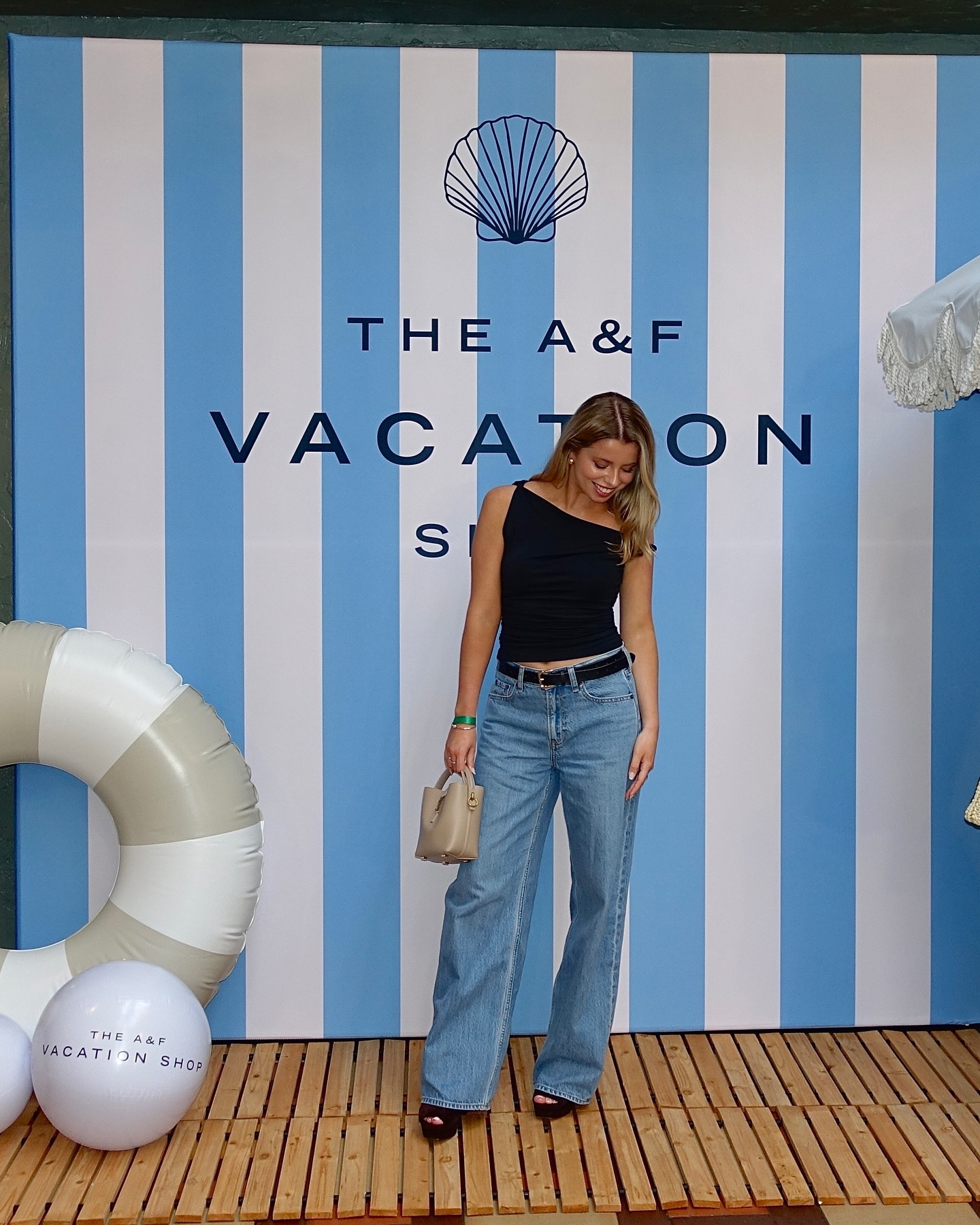 Abercrombie called, and I obviously answered. Brunch, bonding, and shopping with the dream team—so grateful to be part of the Creator Suite!

@abercrombie #abercrombie #abercrombiepartner #creatorsuite

#LTKvlog #LTKdayinmylife #LTKstorytime