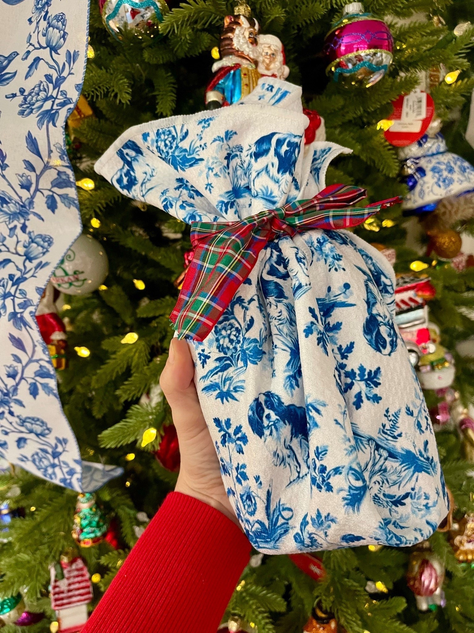 Chinoiserie Hostess Gift Ideas 🎁💙🍸

This little blue-and-white hostess gift roundup is so easy to pull together and feels instantly elevated. Pair the gorgeous Godinger blue martini set with Filthy blue cheese olives for the chicest cocktail moment, or add the Staffordshire dog cocktail pick holder for a fun, classic touch. The chinoiserie King Charles tea towel ties it all together and makes the whole gift feel thoughtful and special. Perfect for holiday parties, dinner hosts, or last-minute gifting! 💙✨

💙 hostess gift ideas • blue and white decor • cocktail lover gift • martini gift set • chinoiserie home finds • affordable hostess gifts • classic blue & white style • holiday party ideas • gift guide inspo

#LTKHoliday #LTKHome #LTKGiftGuide

#LTKHoliday #LTKHome #LTKGiftGuide

#LTKHoliday #LTKHome #LTKGiftGuide