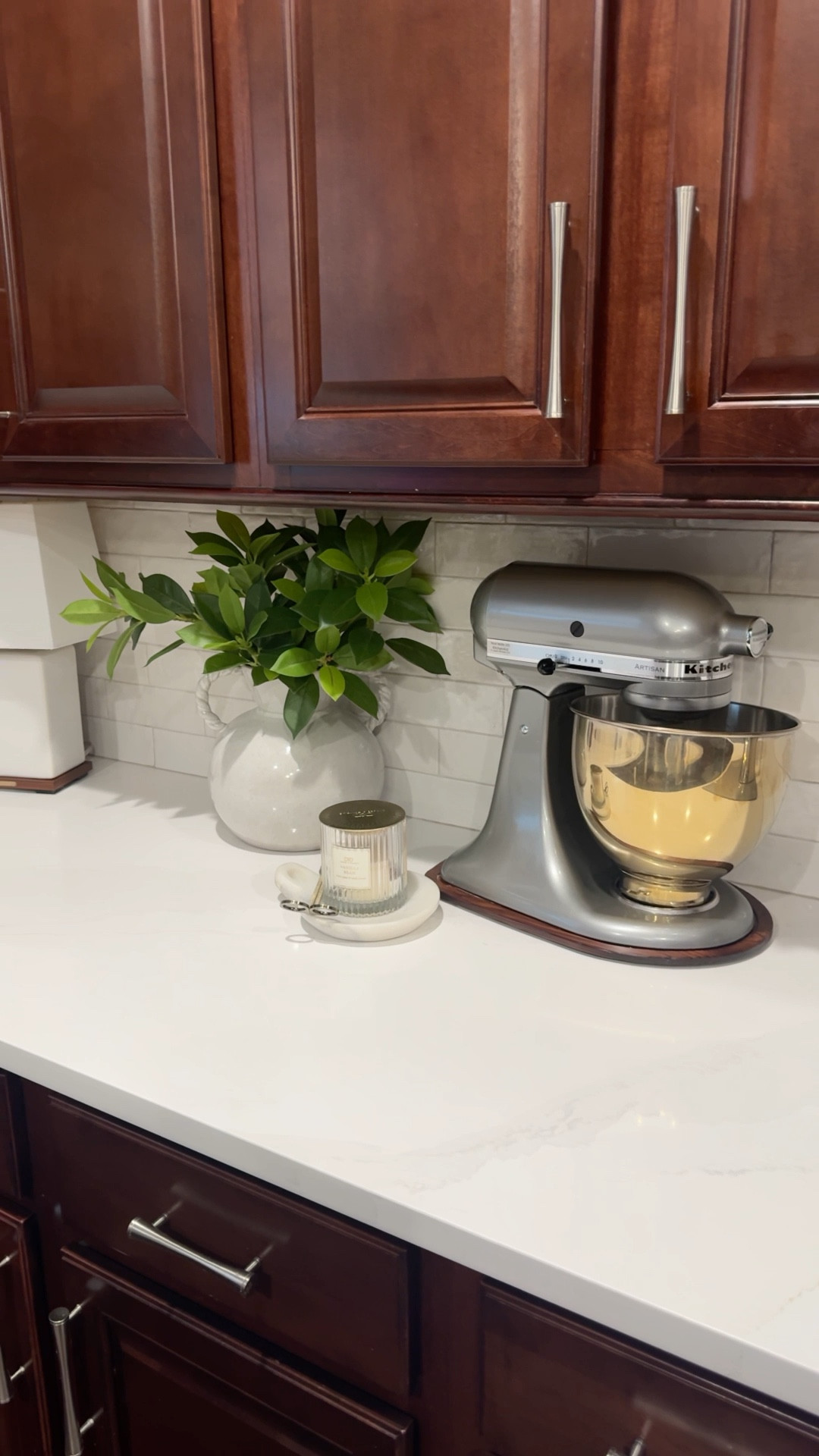 A calm room is usually just a well-edited one.

Most kitchens feel busy because everything is competing. When you let the key elements breathe, the space does more with less.

Follow for timeless home styling, done simply.

#timelesshomestyle
#kitchendesignideas
#homestyling

#LTKHome
