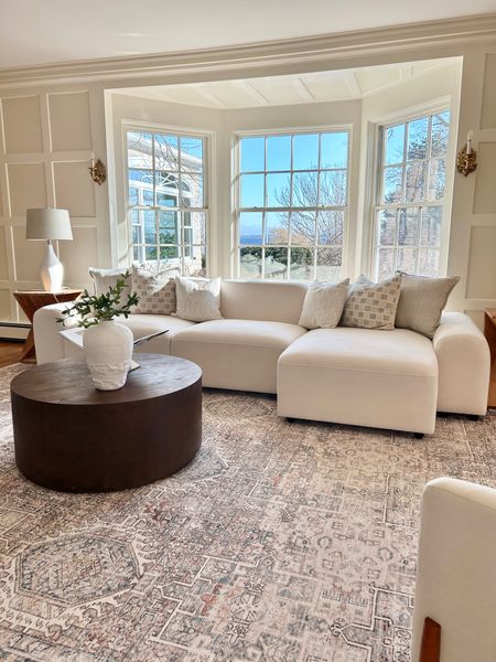 White sectional, brown drum coffee table, Loloi rug.

#sectionalsofa #drumcoffeetable #loloirug