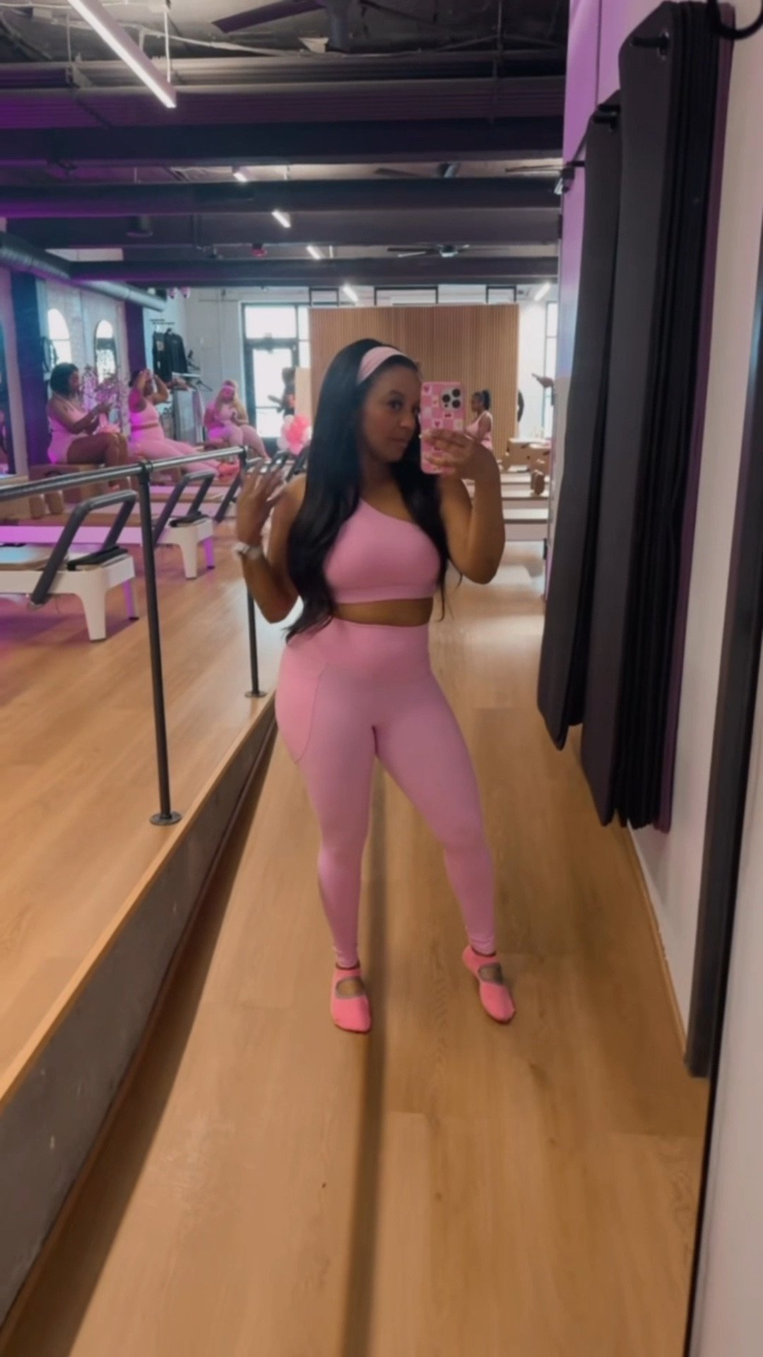 This workout set was so cute and comfy! The material is super soft and the pants didn’t roll down when I was working out! 
OBSESSED! 

Will be ordering in other colors for sure!

#LTKActive #LTKSummerEdit