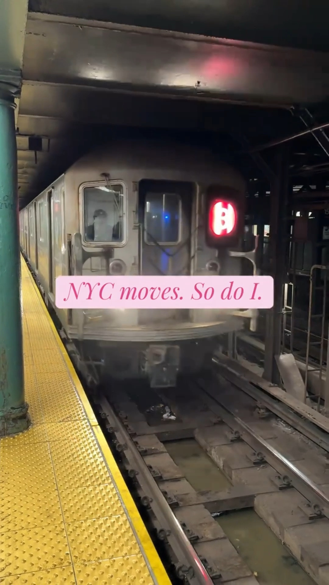 Walking through the city in my everyday staples.
Comfort first, always.



#LTKOver40 #LTKdayinmylife #LTKootd