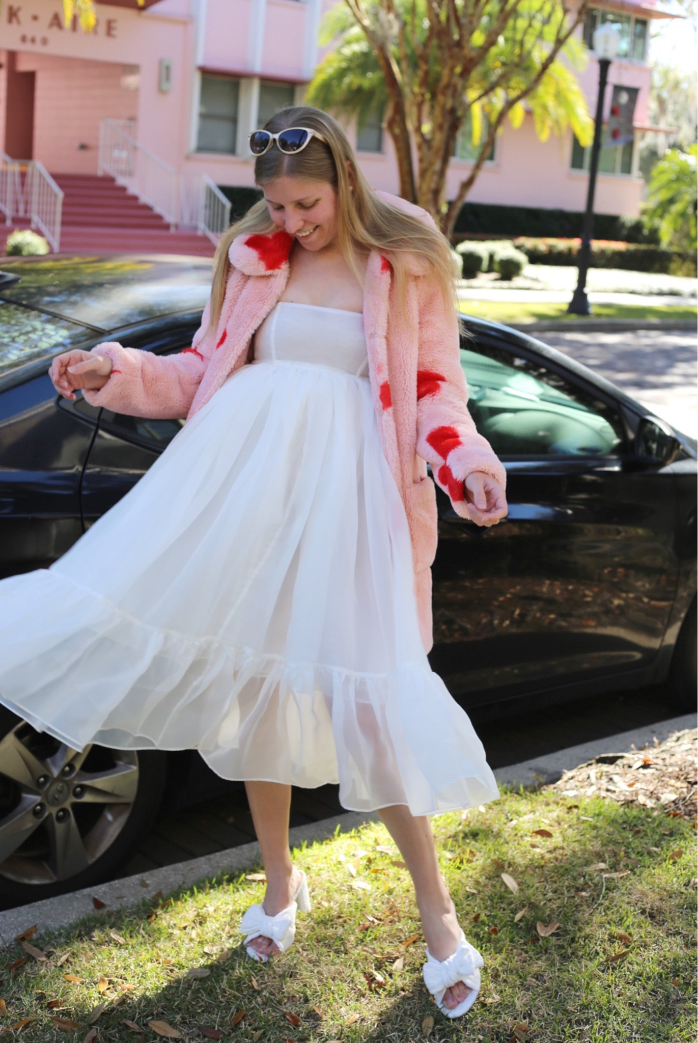 Time to overload on Valentine’s content until February 14th! ❤️

Loved renting this heart coat last year, and it pairs so well with this Selkie dress!

#mynuuly #valentinesoutfit #valentinesoutfitidea 