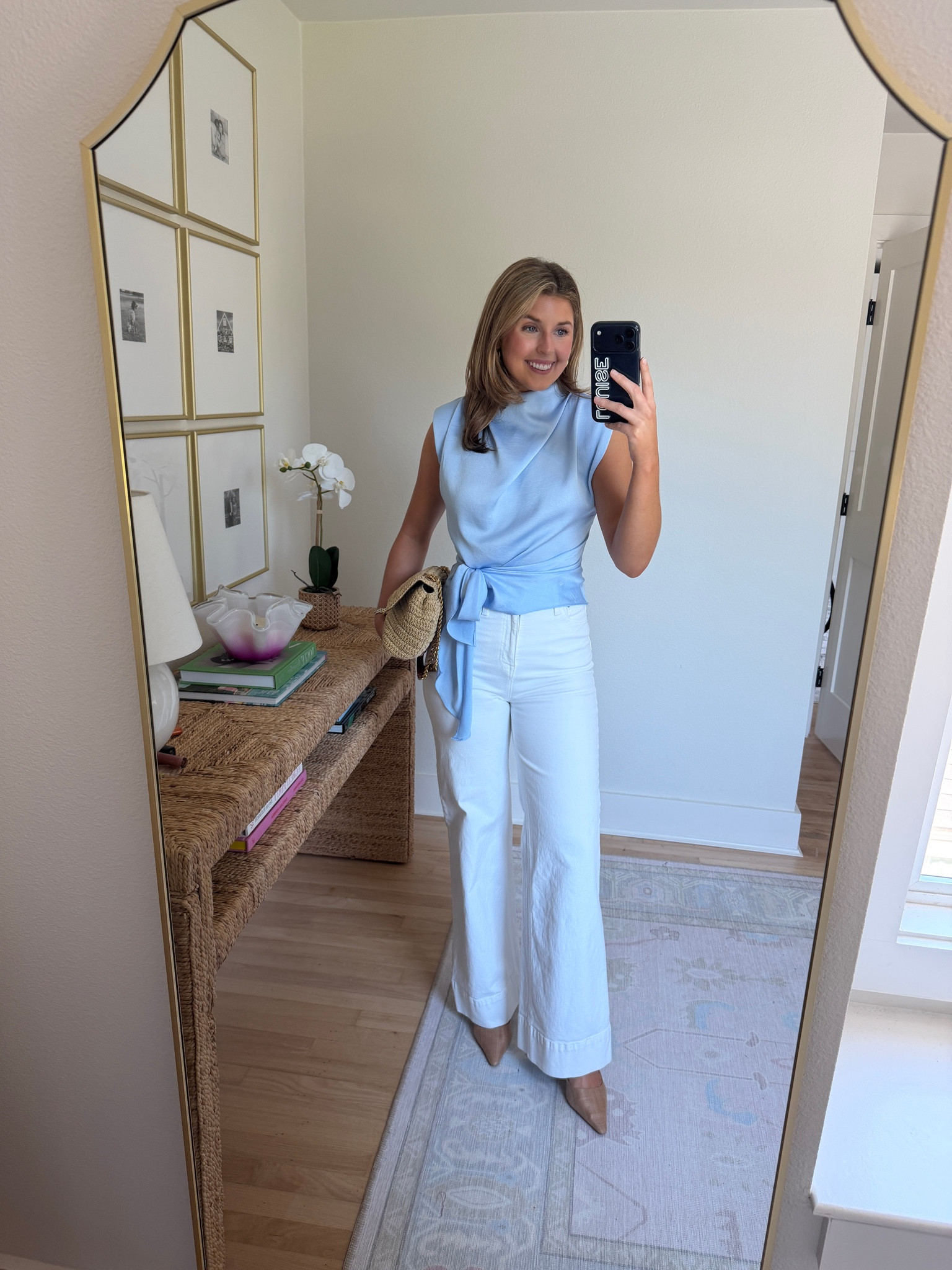 Summer date night outfit idea! Wearing an XS in top and 26 in jeans