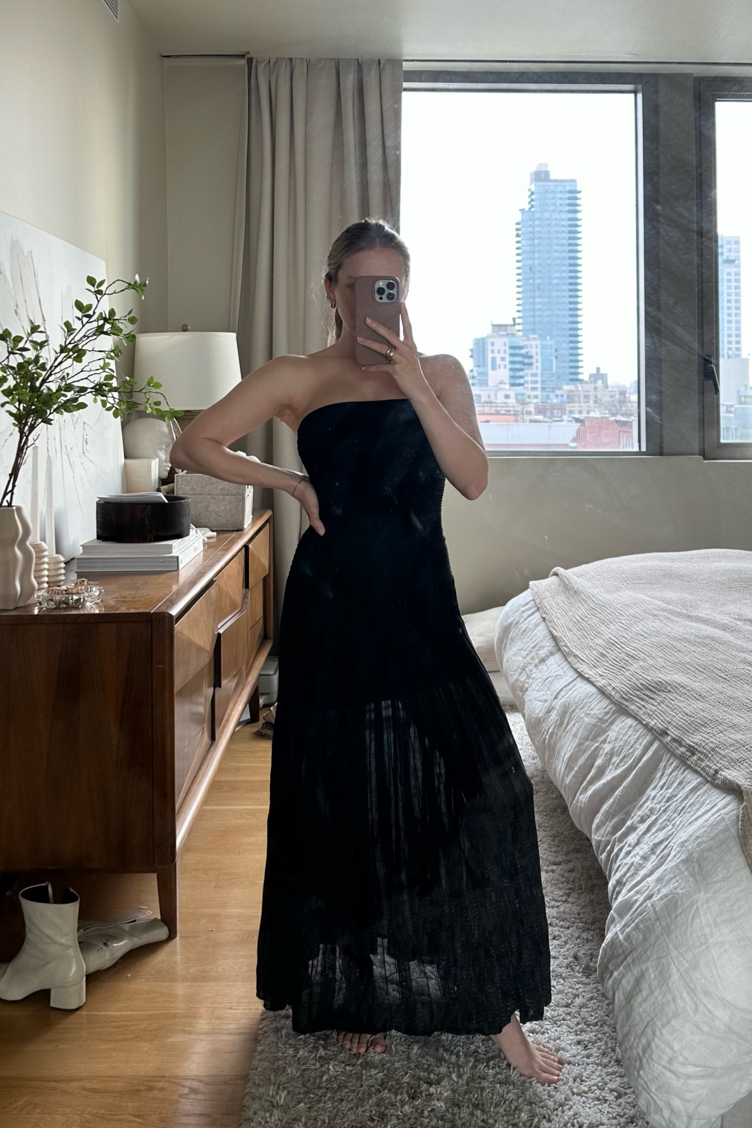 perfect lbd (long black dress). wearing size XS. 