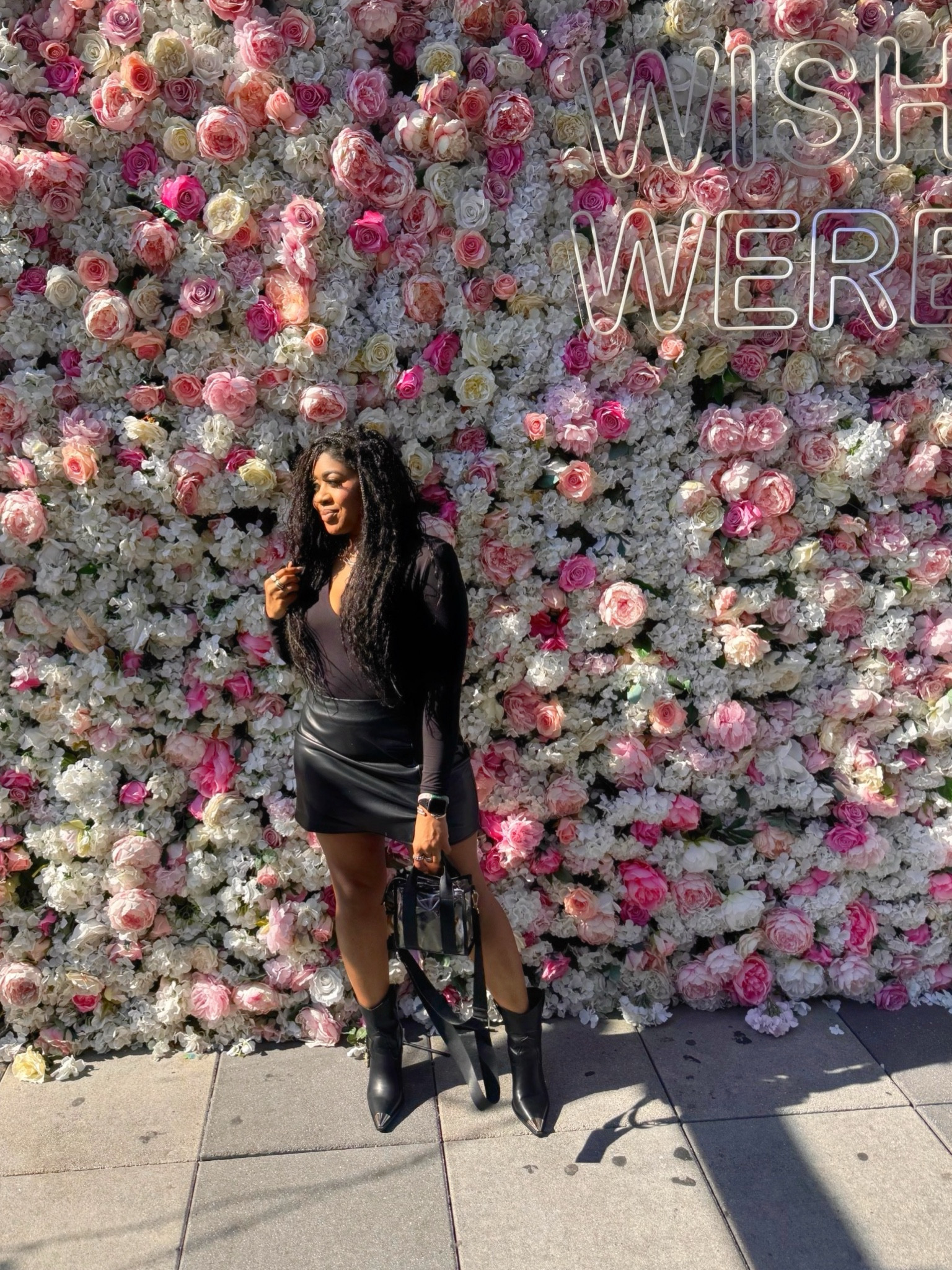 It finally feels like Fall ☺️🍁🍂, so I’m slowly transitioning into my #FallFits + I’ll be sharing them here w/ you in my #FallFits Series ➡️ so here’s my first fall #fitcheck 1 of 30 📌
——
You can find the  Outfit details on my @shop.ltk  or Comment “Shop” 🔗 & the details will be send to your inbox!📥🔗
——
#falloutfitinspo #fallfit #fallfitcheck #streetstyleinspo  #ootdfall #allblackfashion #ootdfashion 

#LTKStyleTip #LTKSeasonal #LTKMidsize