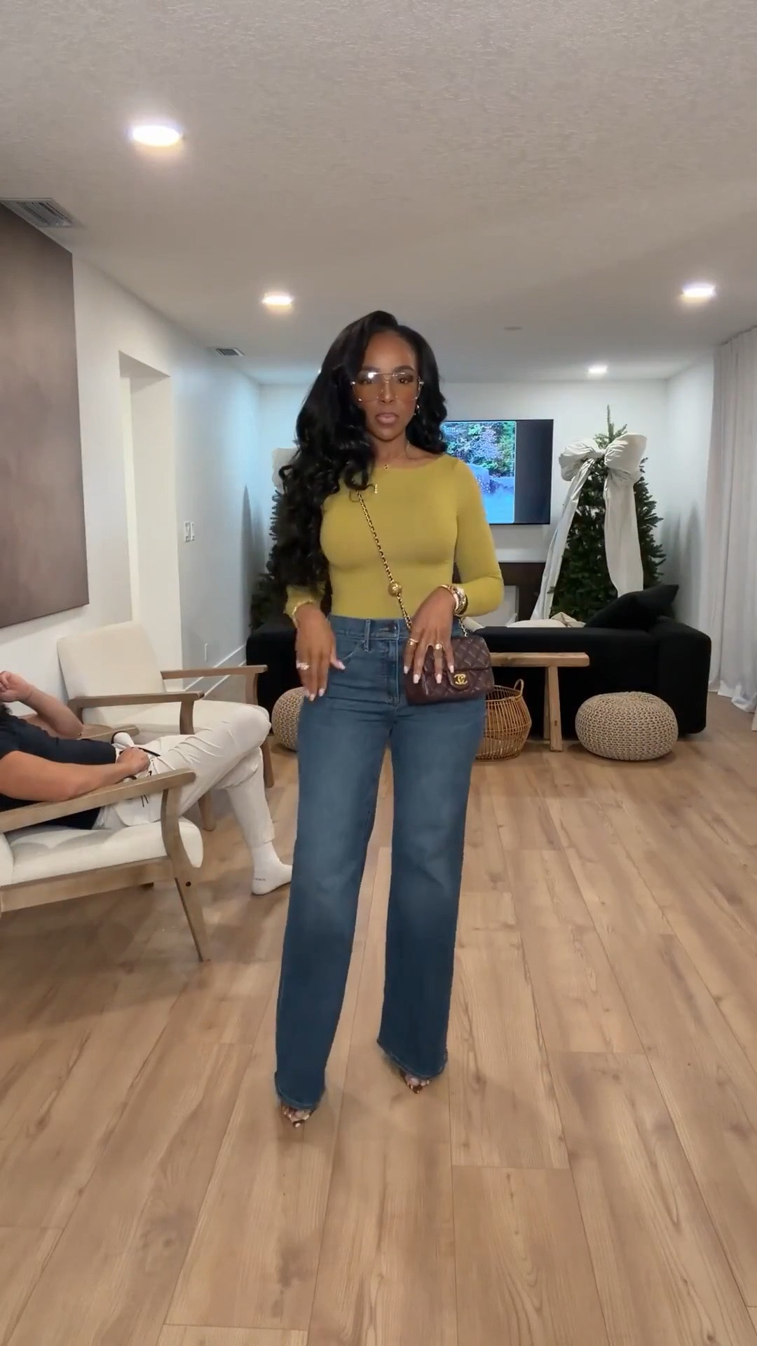 EASY FALL DENIM 💚

A fitted long sleeve top + high-waisted jeans is one of those easy fall combinations you can wear on repeat. Add statement sunglasses and a crossbody for an effortless everyday look.

Wearing: Size Small | 5’4” | 140 lbs | 34D-27-40

fall outfit ideas, casual fall outfit, high waisted jeans, wide leg jeans outfit, long sleeve top, everyday fall style, casual chic outfit, denim outfit women, petite fall fashion, mom outfit ideas, weekend outfit, elevated basics

📲 Download the FREE LTK app & follow me (@kirasfashionfinds).

#LTKPetite #LTKSeasonal