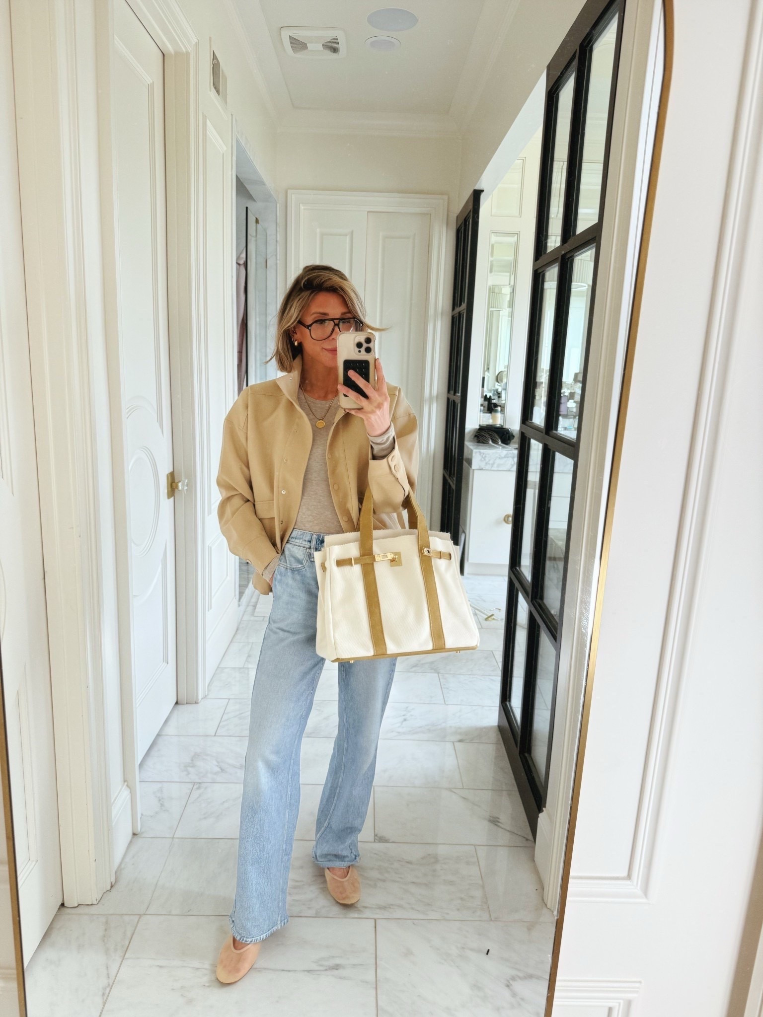 A neutral OOTD complete with these amazing sweatpant jeans! They’re a best seller this week. 

#LTKootd