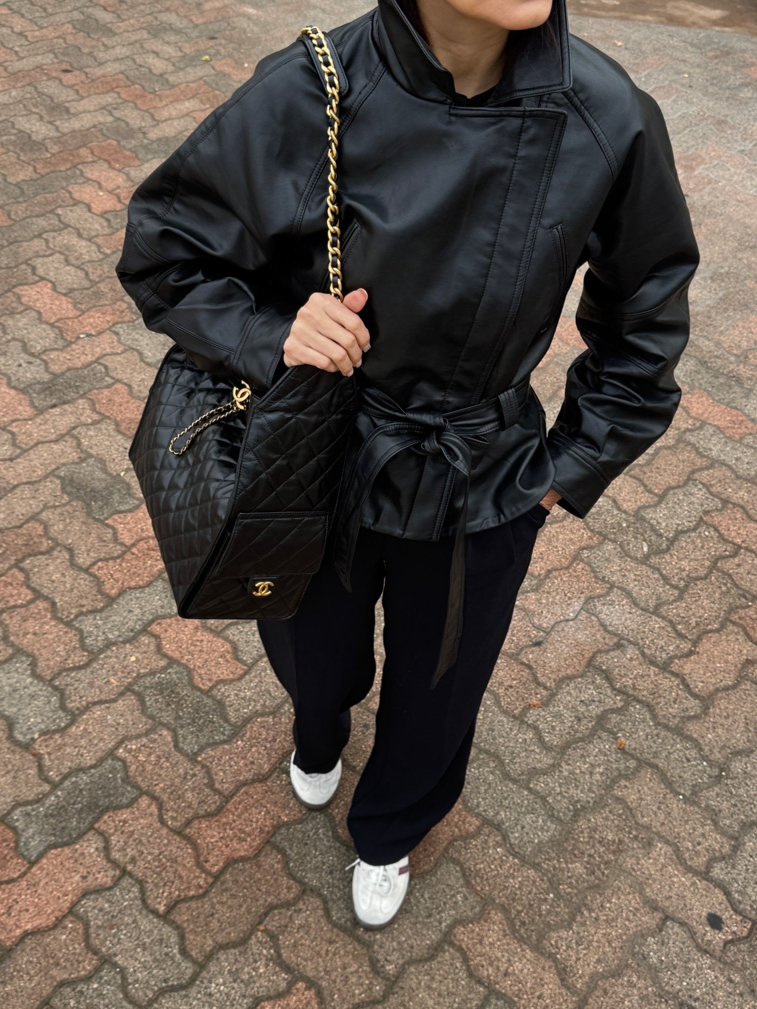 Obsessed withthis zara faux leather jacket with belt to cinch the waist 🤎
Wearing size S
#zara #zarahaul #zarasale #zarafinds