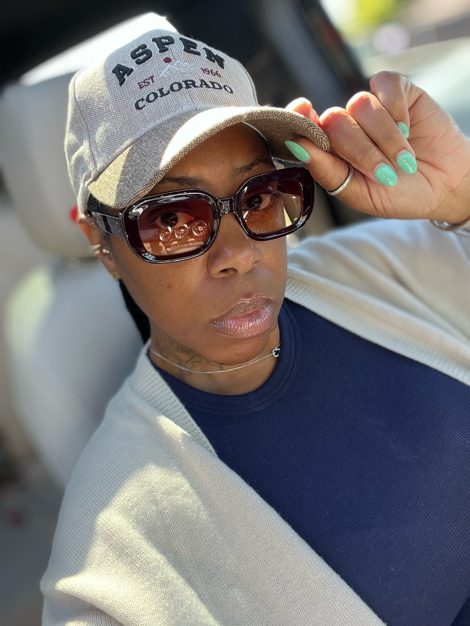 Look #casualchic while u run errands. The sunnies do it every time!


***I’ll update the link for sunnies when they hit the site 😉

#LTKStyleTip #LTKU #LTKFindsUnder50