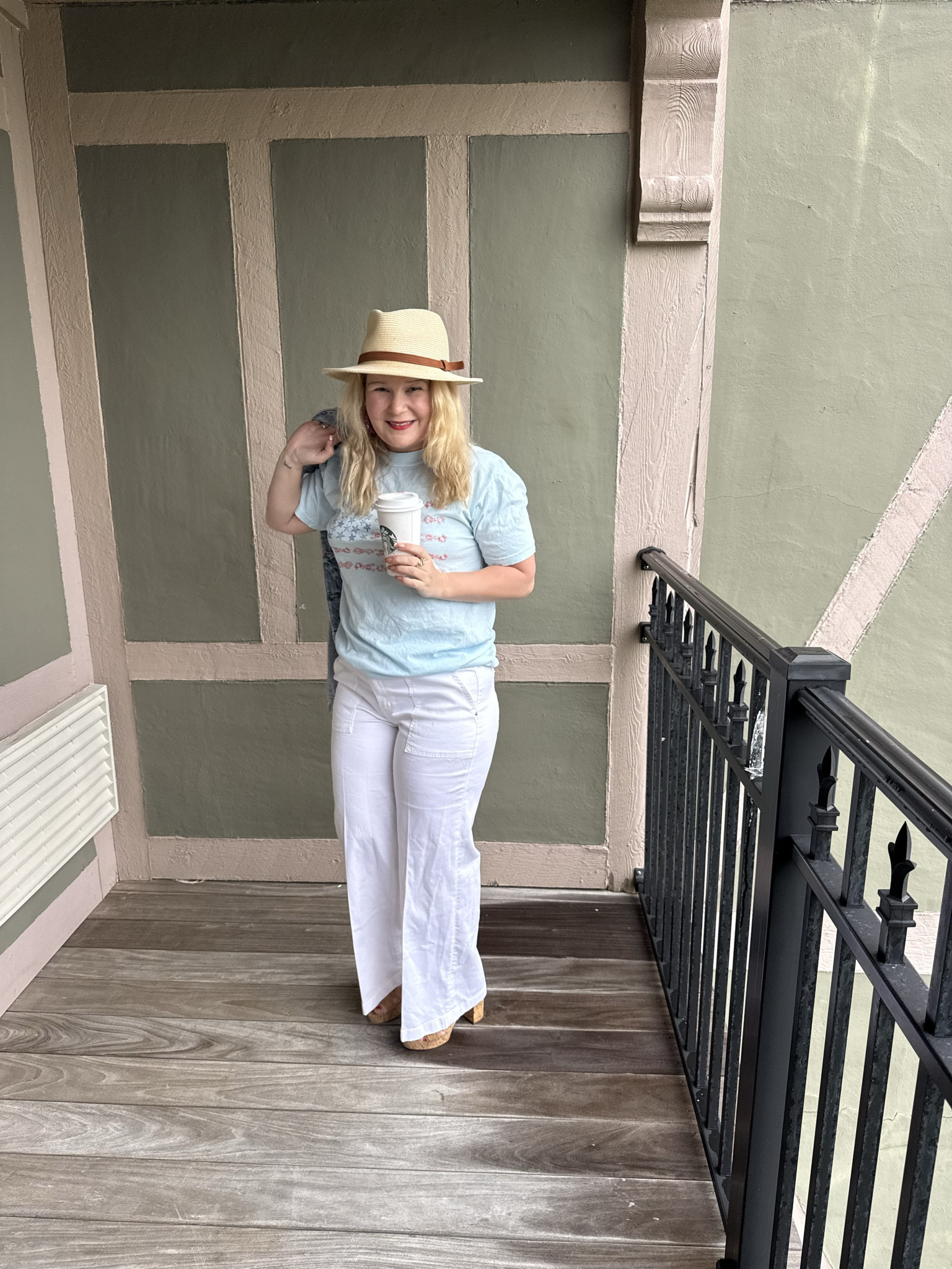 Monday ootd. Rocking this lobster and starfish flag shitt from @Etsy 

#LTKootd #LTKActive #LTKPetite