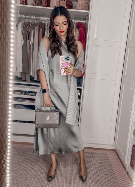 Holiday outfit ideas from GAP. Satin high neck midi dress in storm cloud grey and CashSoft scarf in heather grey 

I’m wearing an M in the dress

There’s currently 40% off on site!

#gapcanada #howyouweargap

#LTKCyberWeek #LTKfindsunder100 #LTKSeasonal