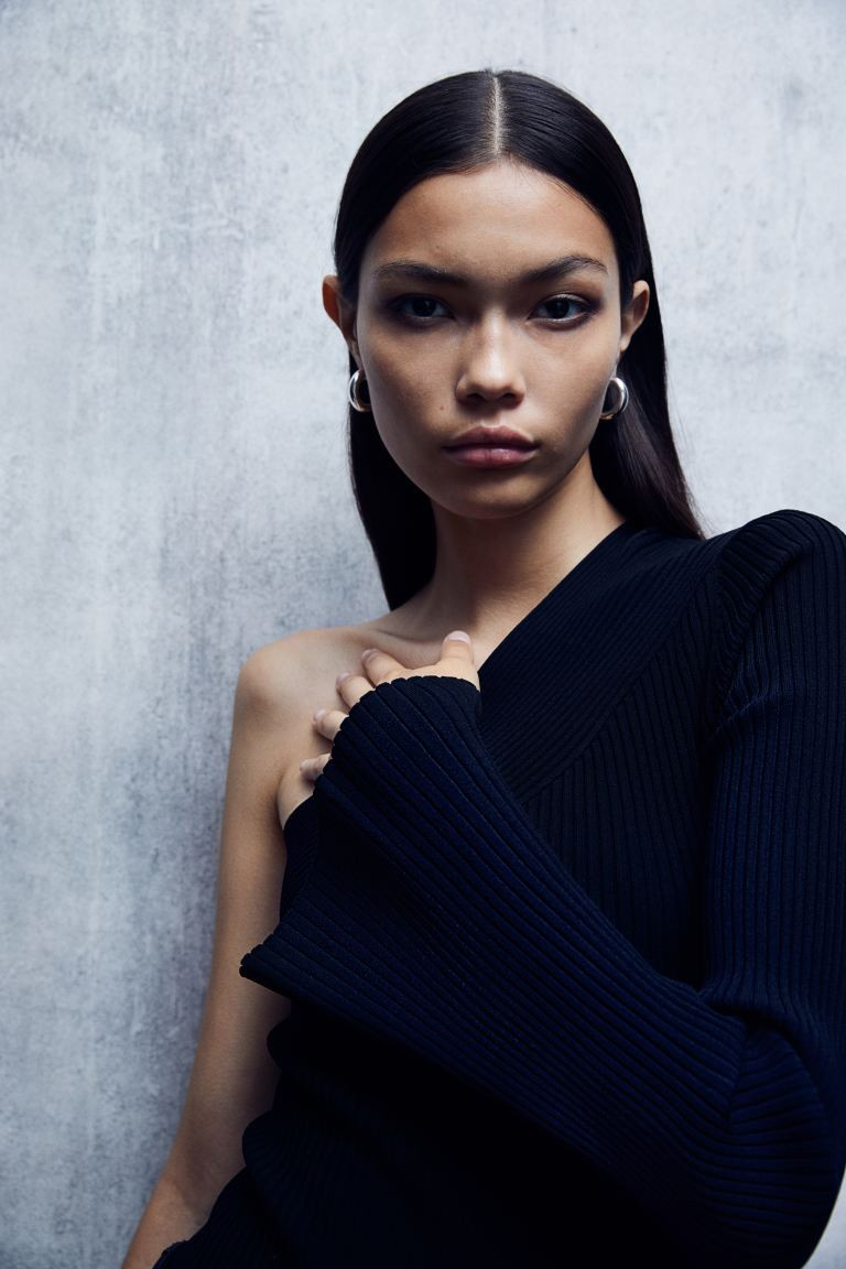 Rib-knit one-shoulder top | H&M (UK, MY, IN, SG, PH, TW, HK)