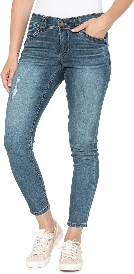 Freyhem Quilted Puffer Jacket Women Lightweight Short Zip Up Padded Coat with Pockets | Amazon (US)