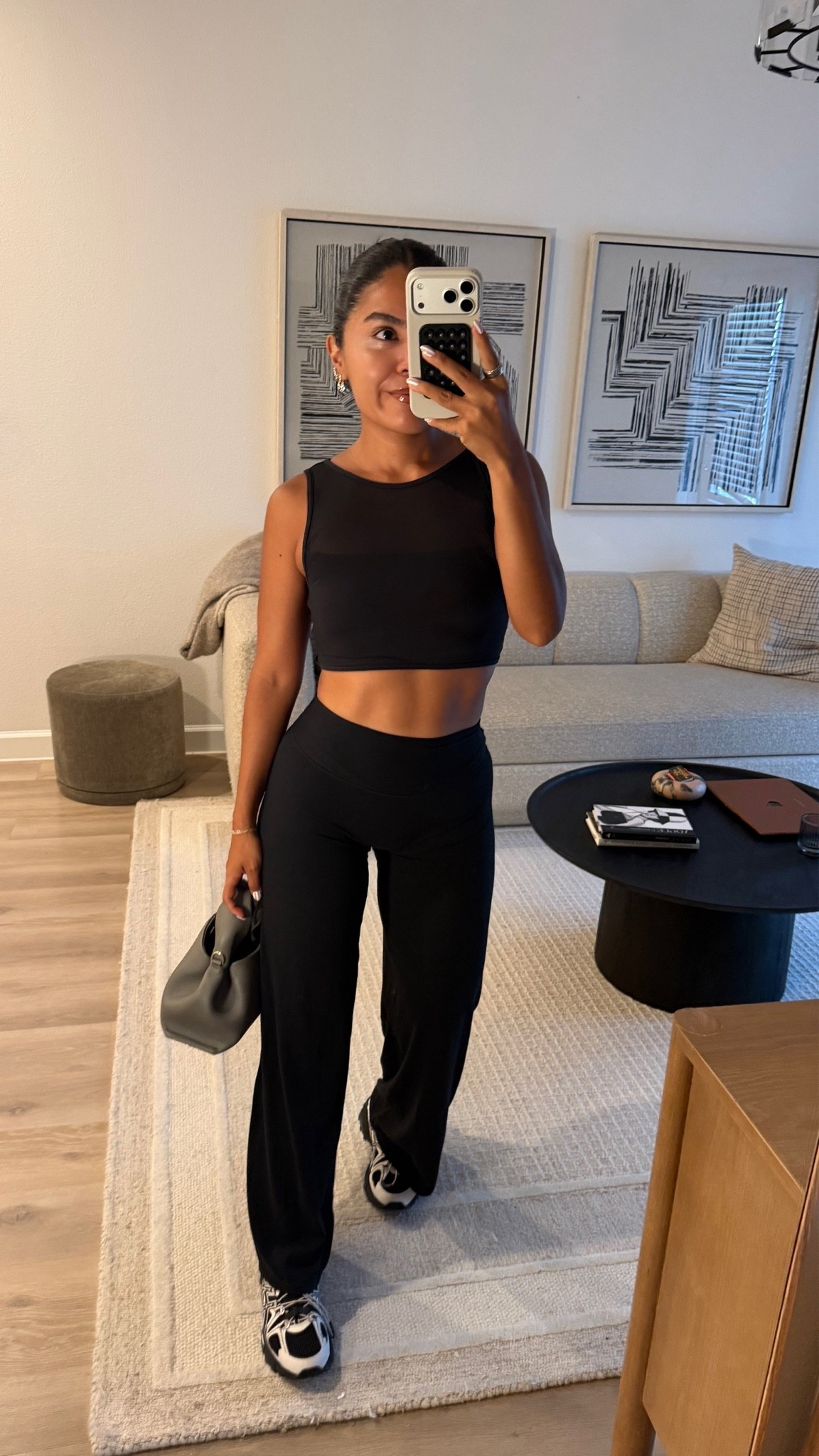 Wore to yoga!🧘🖤 straight leggings in stock and size small + XS/S bra