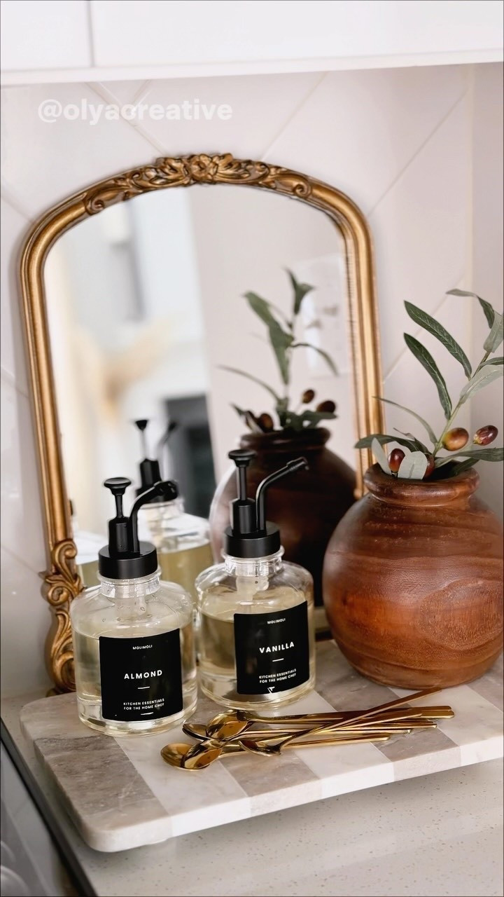 I reset my coffee bar before everyone comes over. Everything has a home now: the capsules in the drawer, the syrups on the tray, and the gold spoons within reach.

Comment COFFEE and I’ll send you the links to everything.

#coffeebar #coffeestation #kitchenrefresh #homefinds #kitchendecor