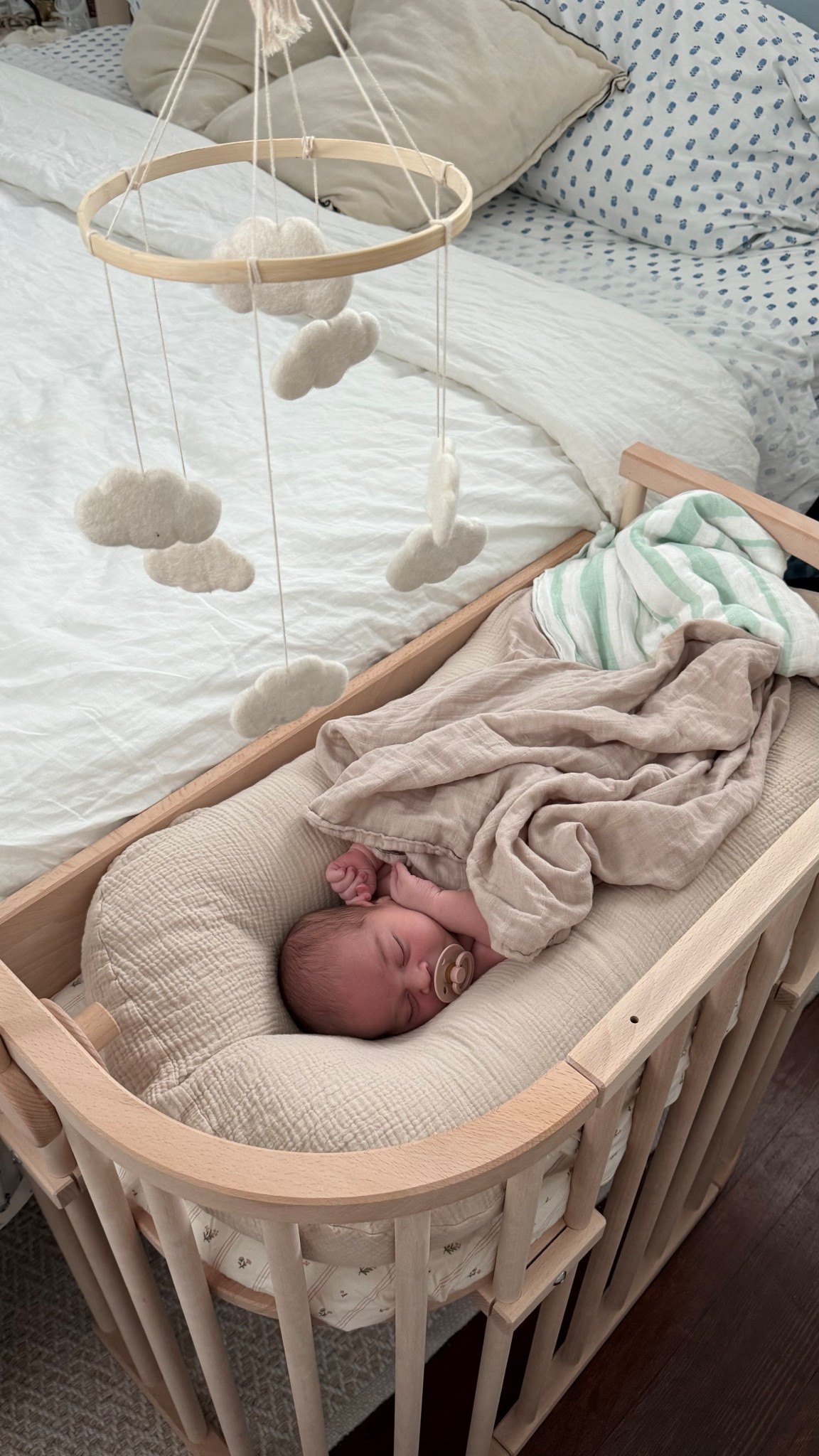 baby set up!! bassinet is from babybay but found a similar one on amazon! 