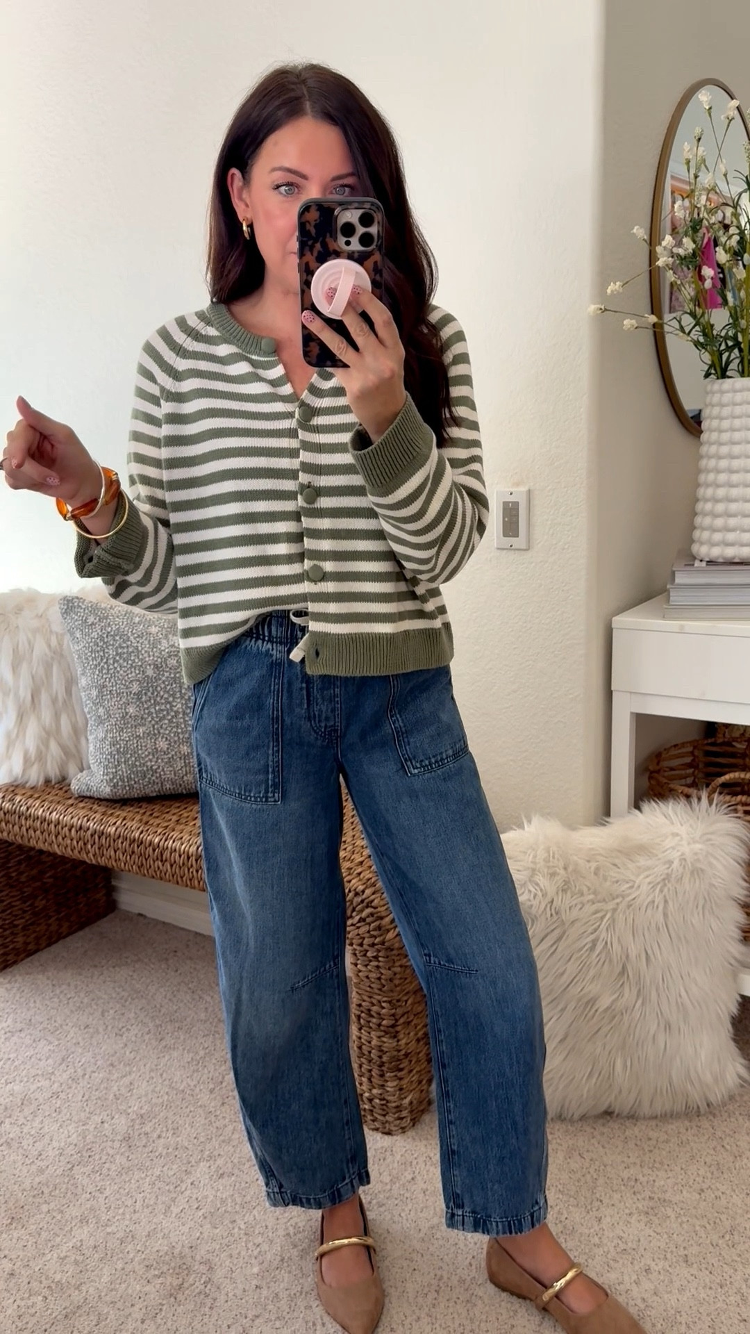 Code: GFCYBER for an extra 10% off + FREE SHIPPING! Makes these pull on barrel jeans under $30 (originally $80!) 
•I sized down to an xs
•large cardigan 


#LTKSaleAlert #LTKStyleTip #LTKFindsUnder50