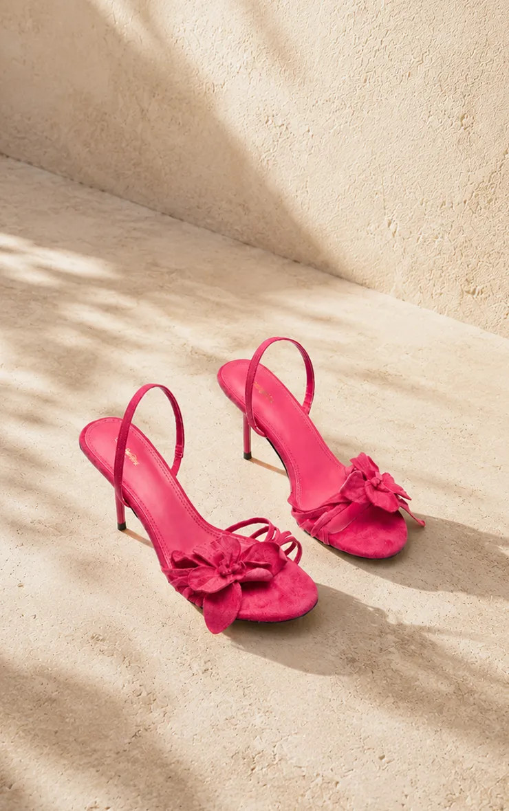 Berry BES Fuchsia Faux Suède Sandalen Met Bloemendetail En Bandjes Op Hak | PrettyLittleThing NL | Prettylittlething Netherlands