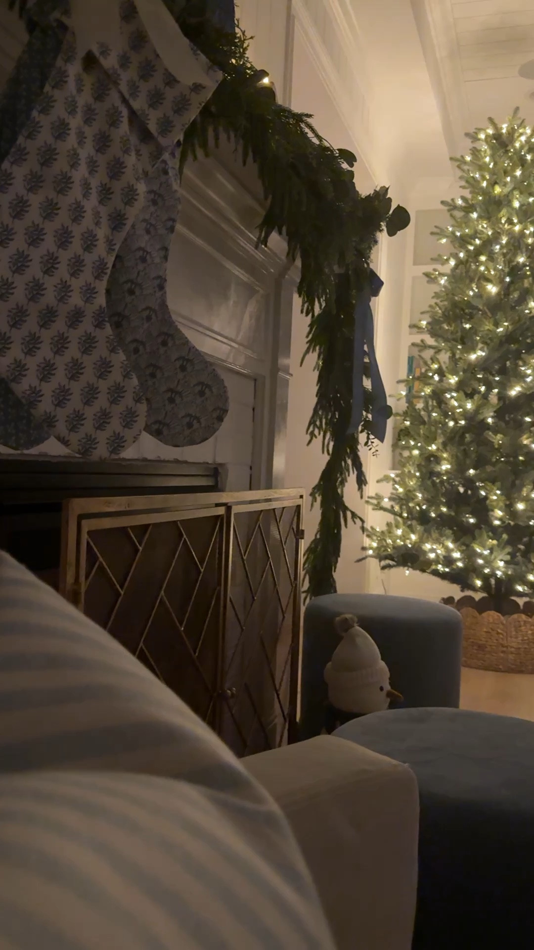 Classic coastal Christmas 

#LTKHome #LTKHoliday