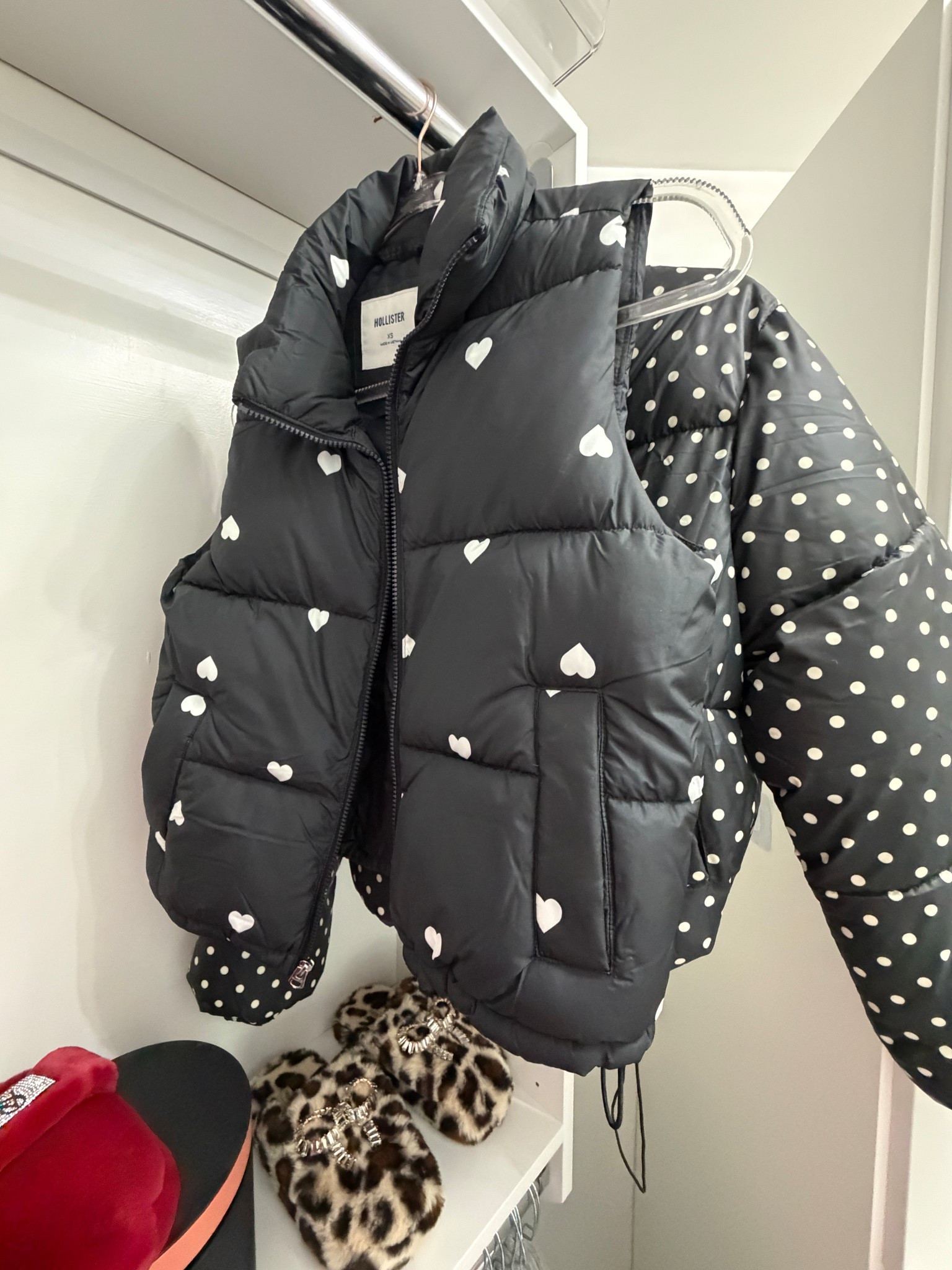 Loving, black-and-white and polkadots

#LTKdayinmylife #LTKFindsUnder50 #LTKHome