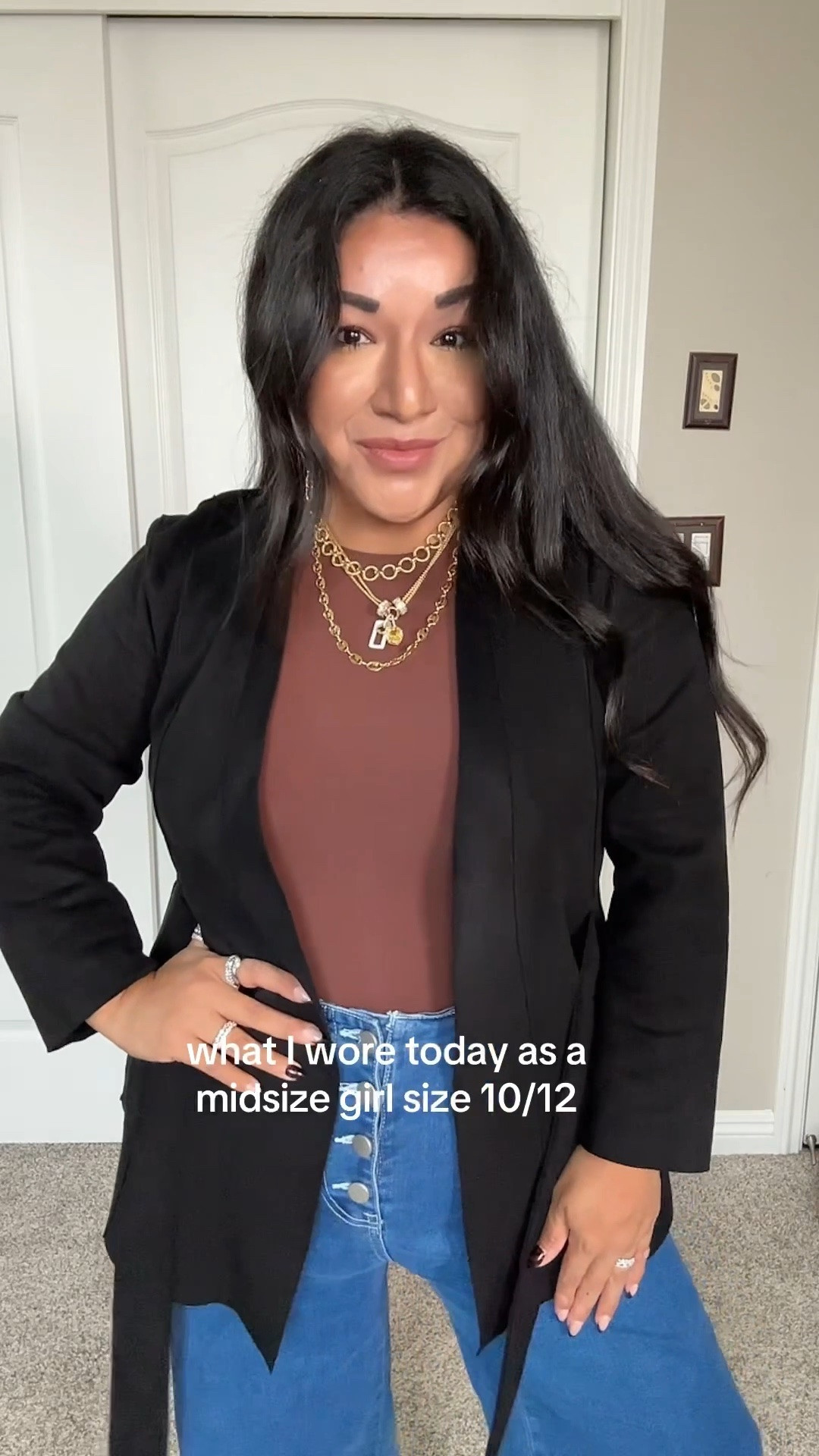 5’2” and 165 lb 

Bodysuit : in size large , fits true to size 

Pants : wearing size 12 

#LTKootd #LTKMidsize