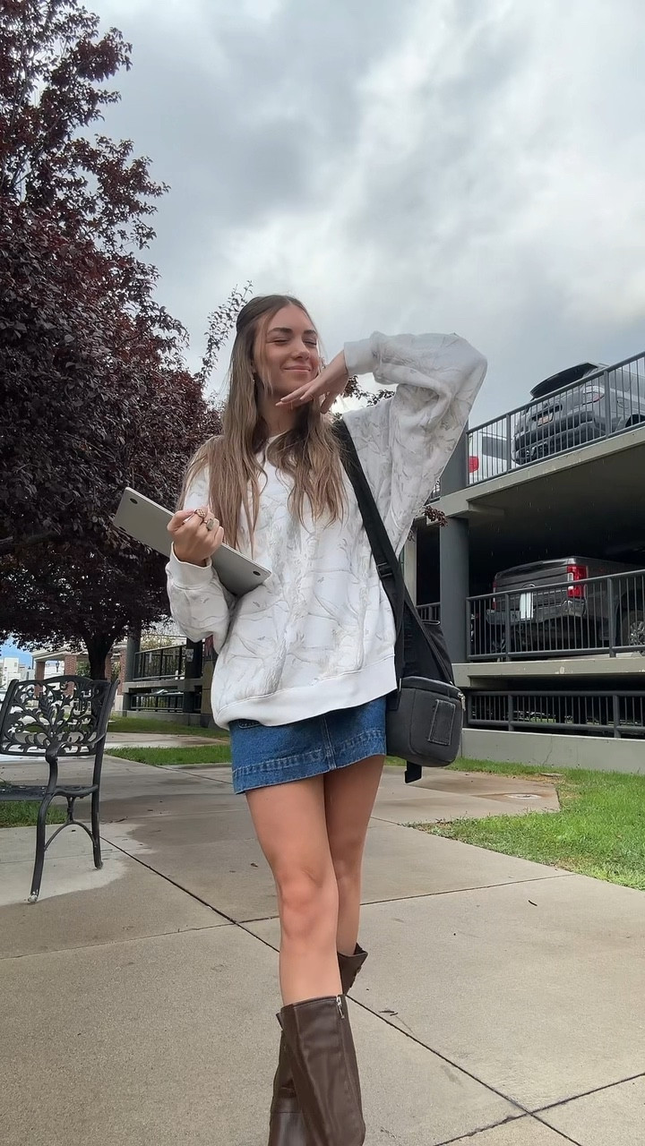 fall outfit inspo!
sweatshirt- Large
denim dress- XS
boots- 9.5 

#LTKActive #LTKSeasonal #LTKStyleTip