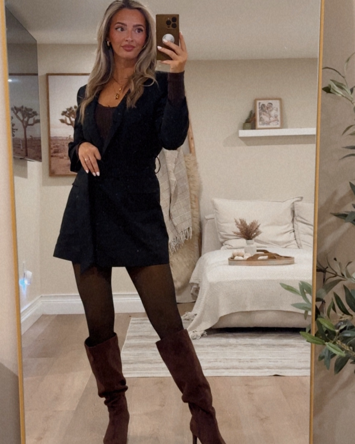 Oversized blazers are meant to be dresses🖤