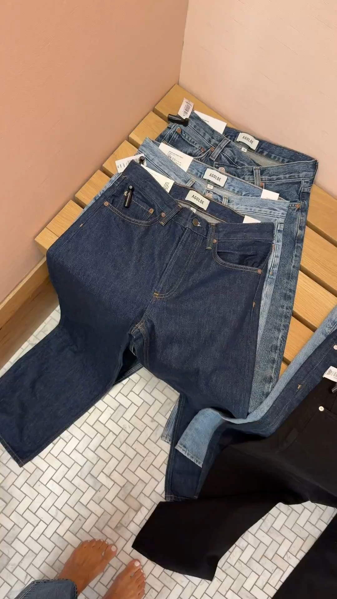 Okay I tried on a lot of denim for us, here what I ended up bringing home! 
Ayla baggy jeans black- size down 1-2 sizes runs very generous 
Annina jeans white- tts 
Forum cuffed jeans- tts 




Denim, denim haul, style 

#LTKOver40 #LTKSeasonal